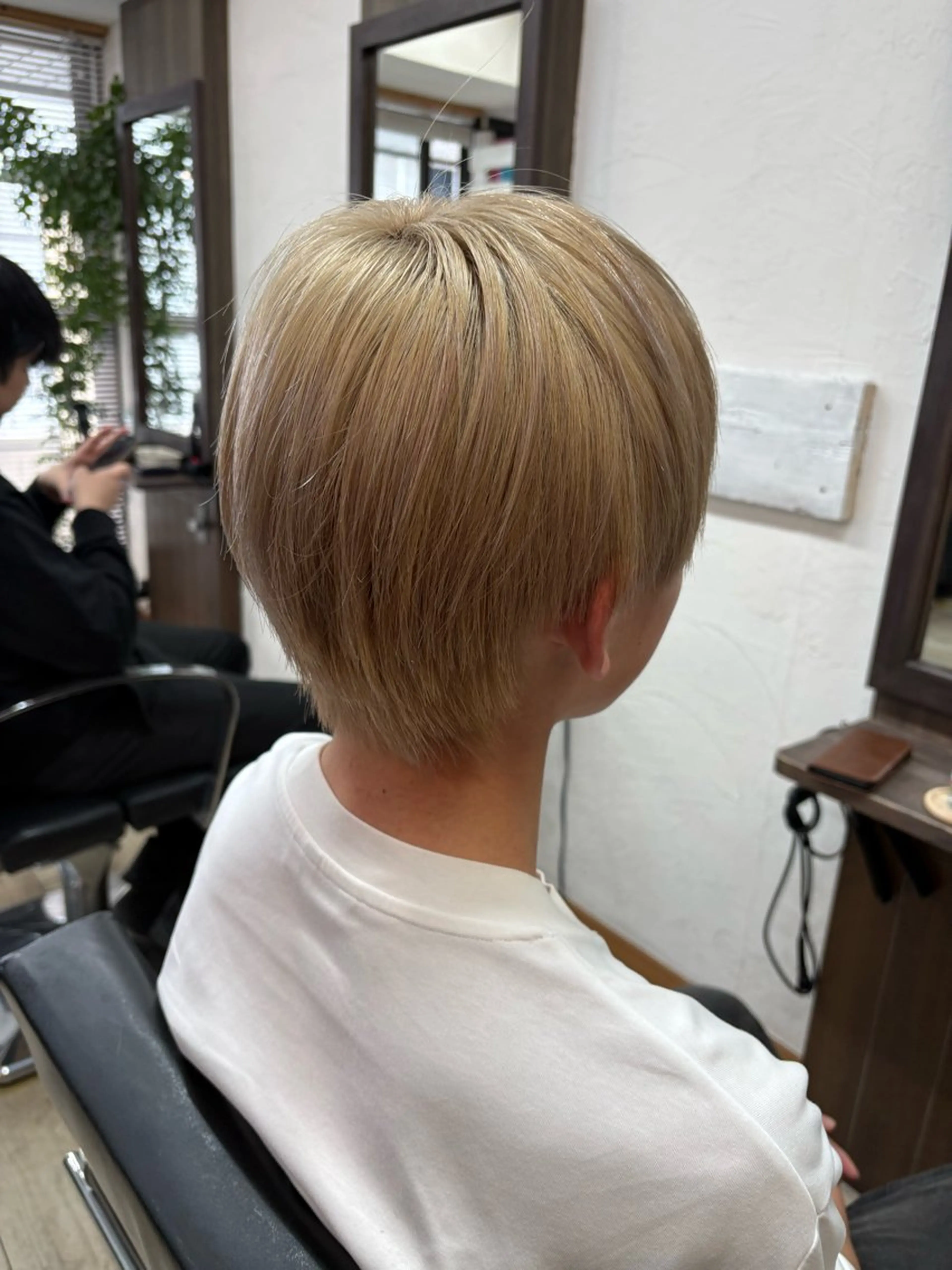 カラー メンズ メンズブリーチ ブリーチ グレージュ ミルクティーグレージュ ヘアカラー メンズハイトーン特化 てるぼうのヘアスタイル
