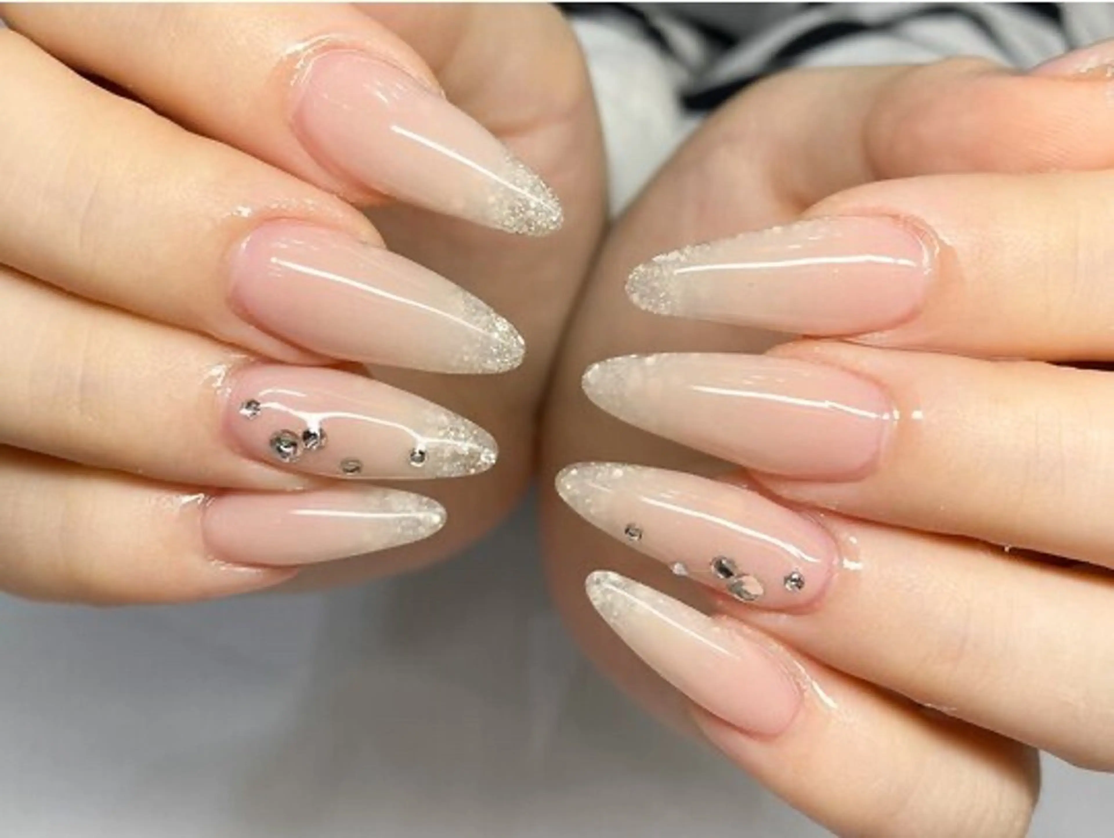 ロングネイル長さだしをするメニューカラー沢山ありますよの写真