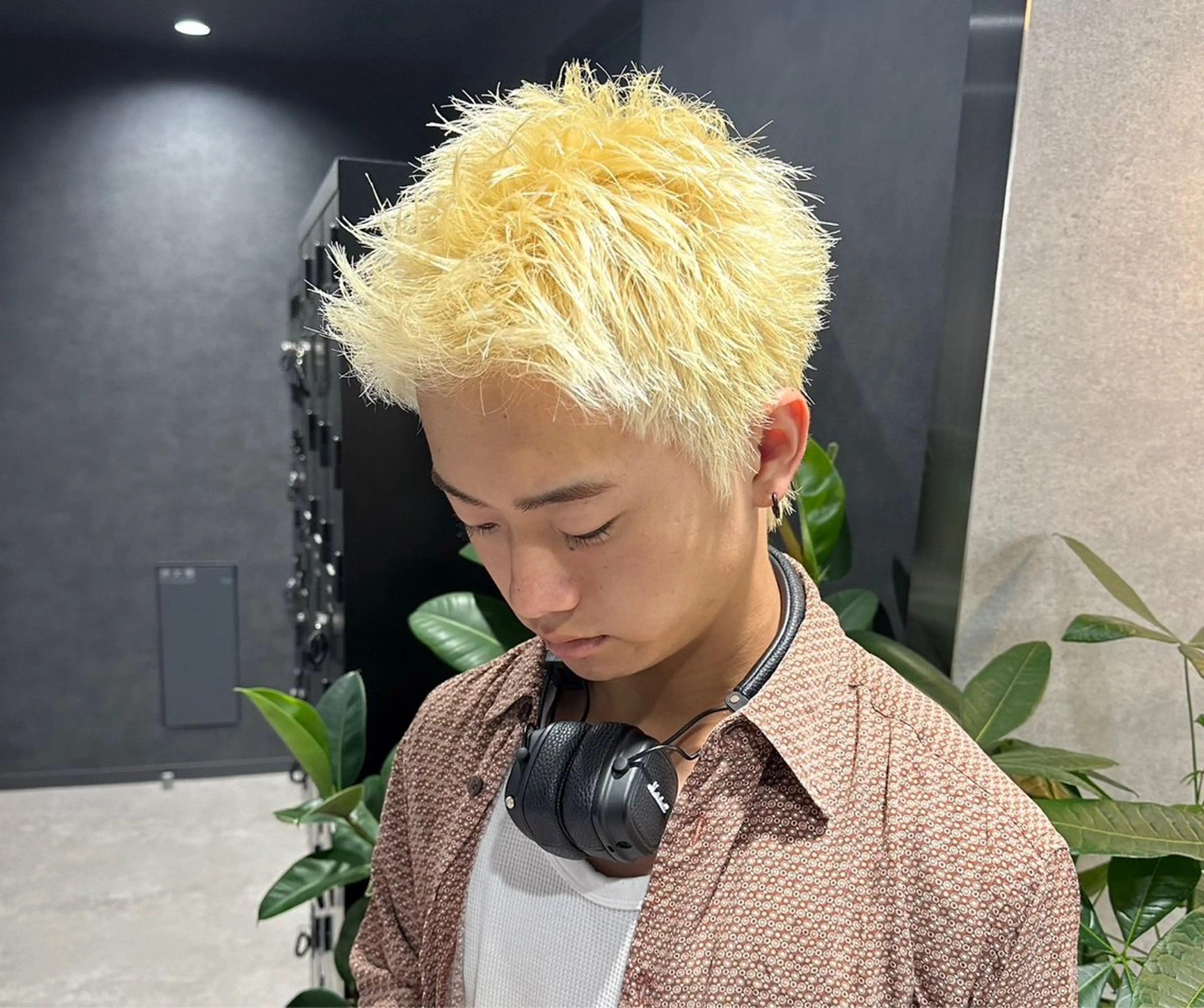 ショート カラー メンズ 抜きっぱなしブロンド ブロンド ヘアカラー 垢抜けハイトーン☀／ 笑顔の美容師／しゅんのヘアスタイル