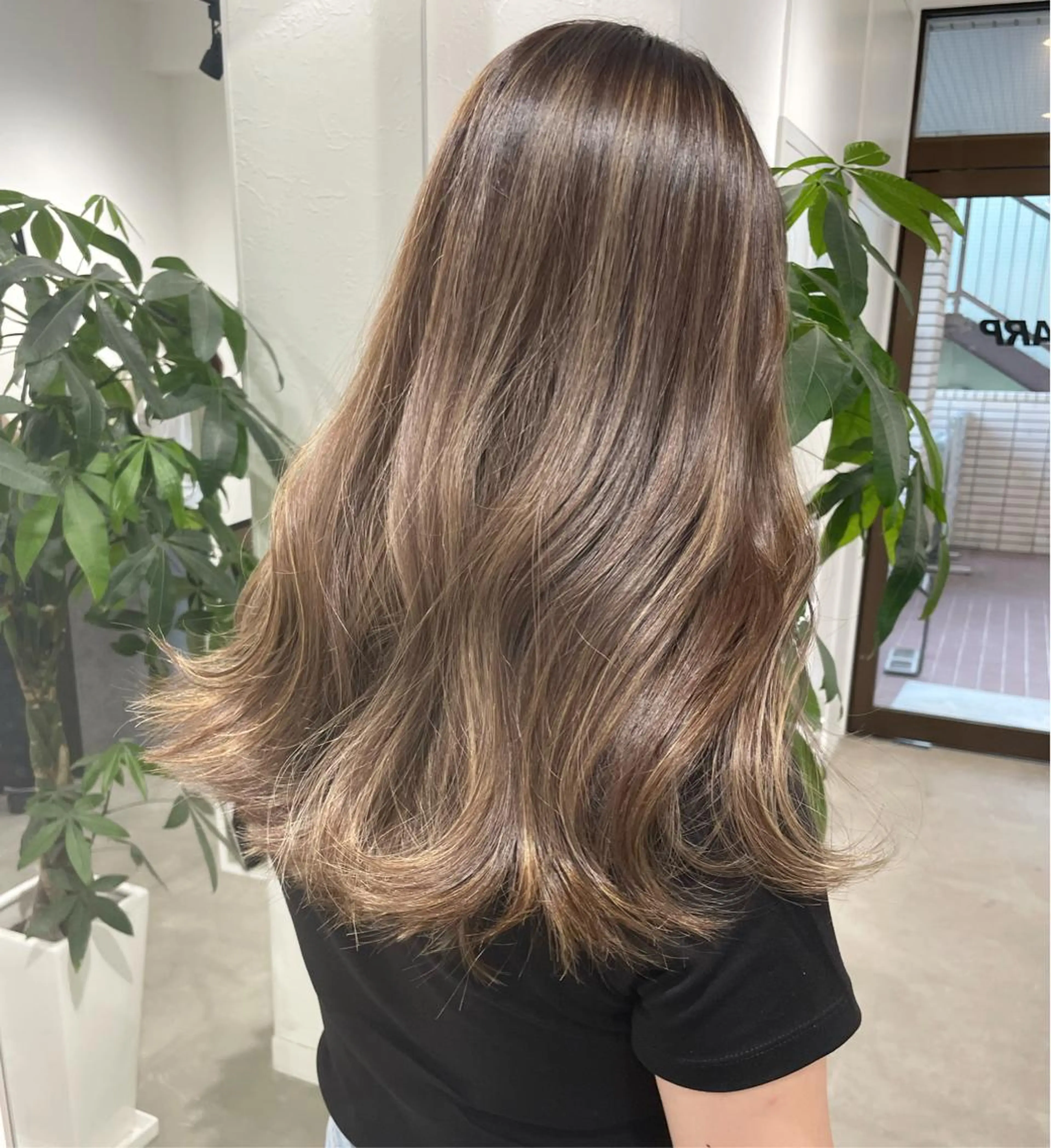 ロング カラー ハイライトカラー 3Dハイライト ハイライト カット ヘアカラー トリートメント 2nd所属・🤍2nd🤍田所 美希のヘアスタイル