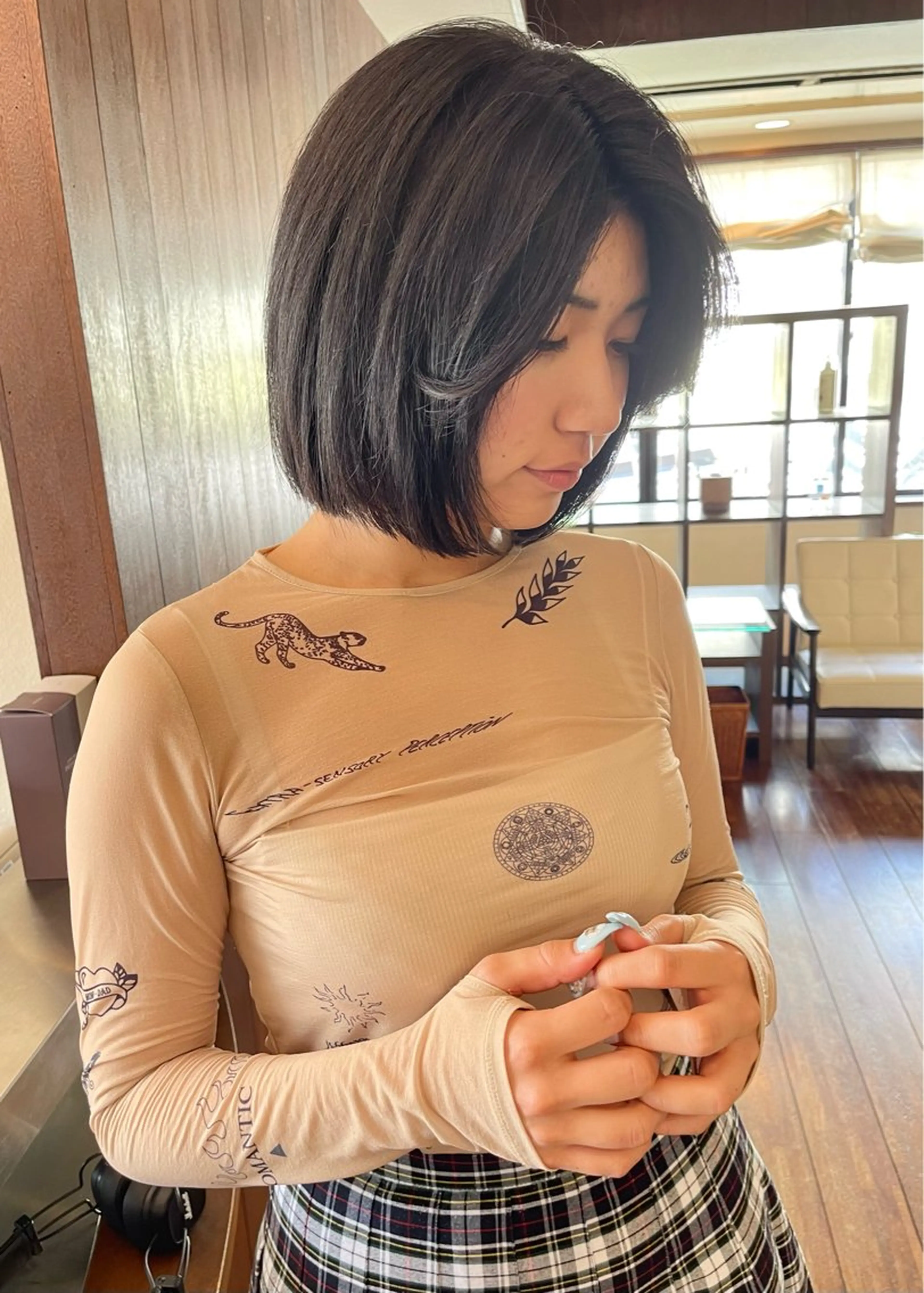 ショート カラー ダークグレー ボブ カット ヘアカラー トリートメント 髪質改善ｶﾗｰ ｹｱﾌﾞﾘｰﾁ/ﾀﾑのヘアスタイル