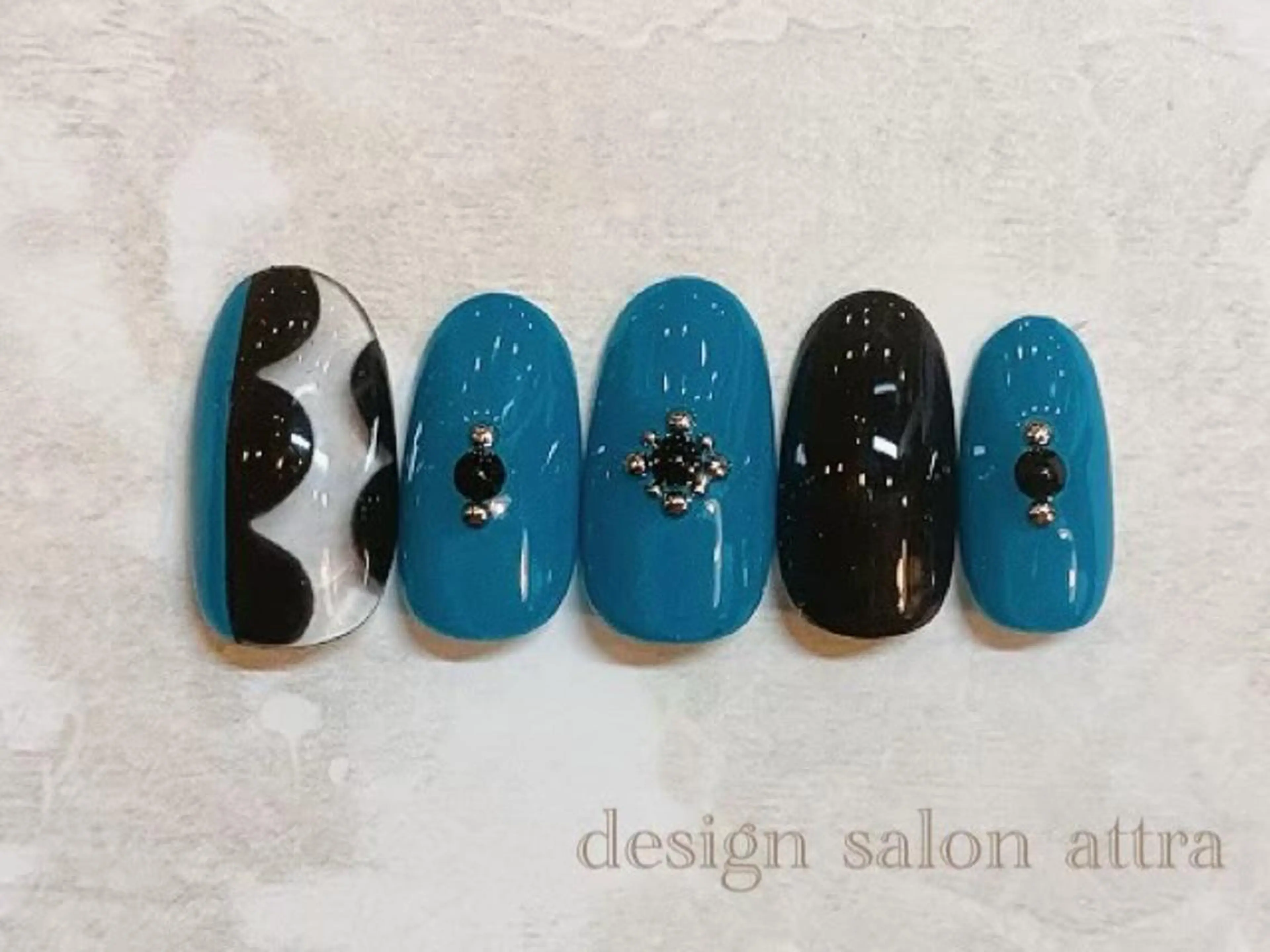 ネイル デザインサロン attra 本八幡店のネイルデザイン