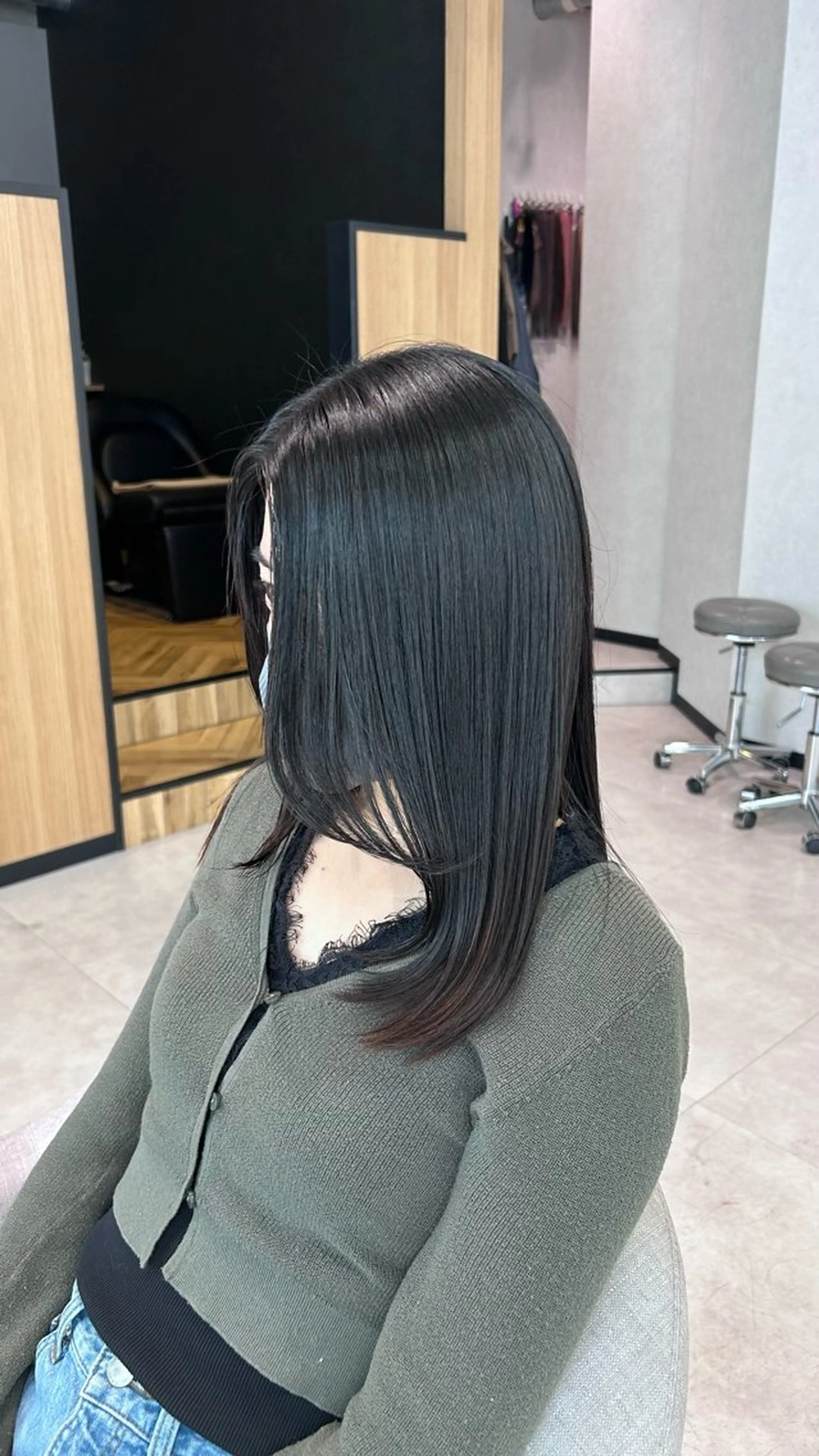 セミロング 顔まわりレイヤー 顔周りカット レイヤーカット sui所属・大浦 由希加のヘアスタイル