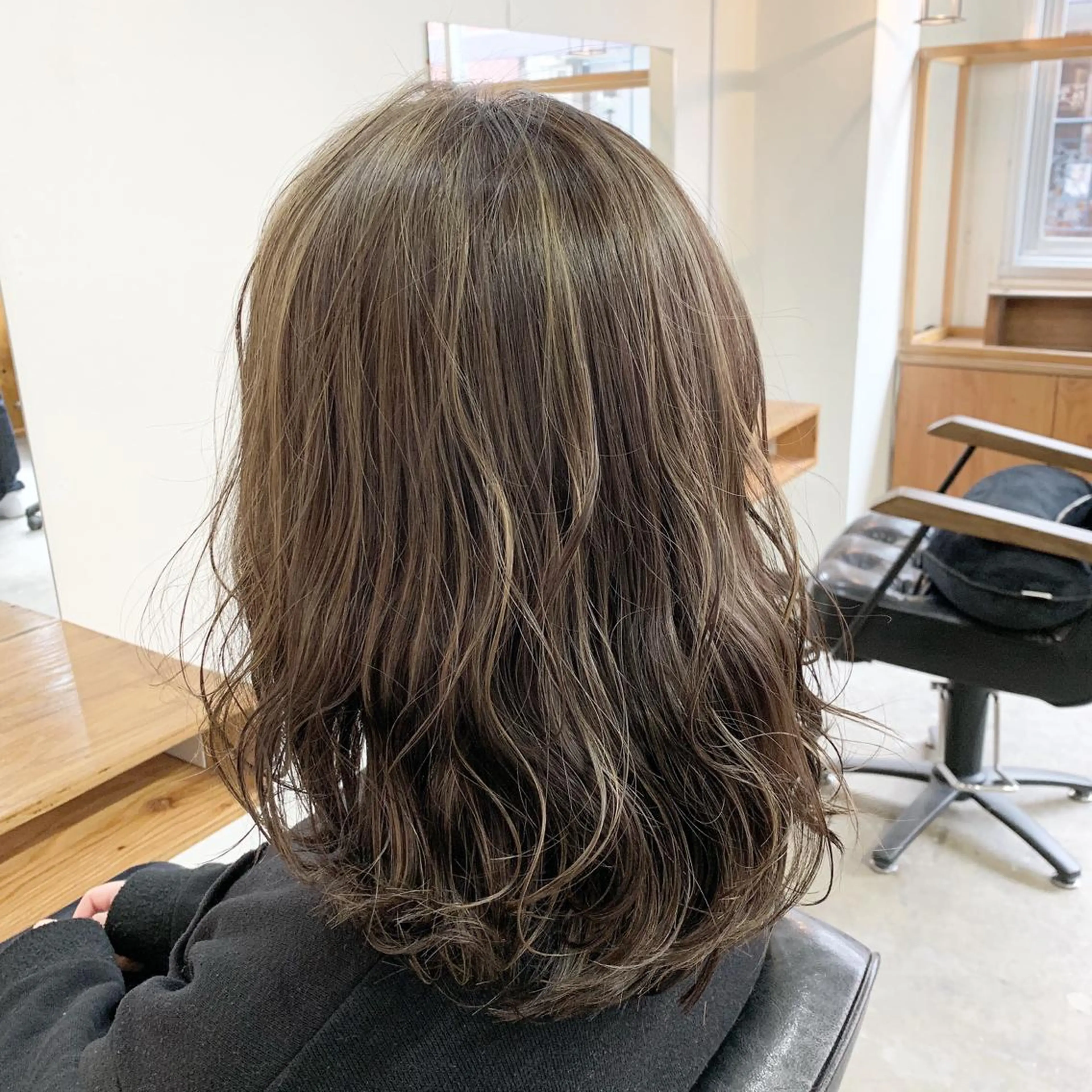 セミロング カラー LEB所属・下河 宗太のヘアスタイル
