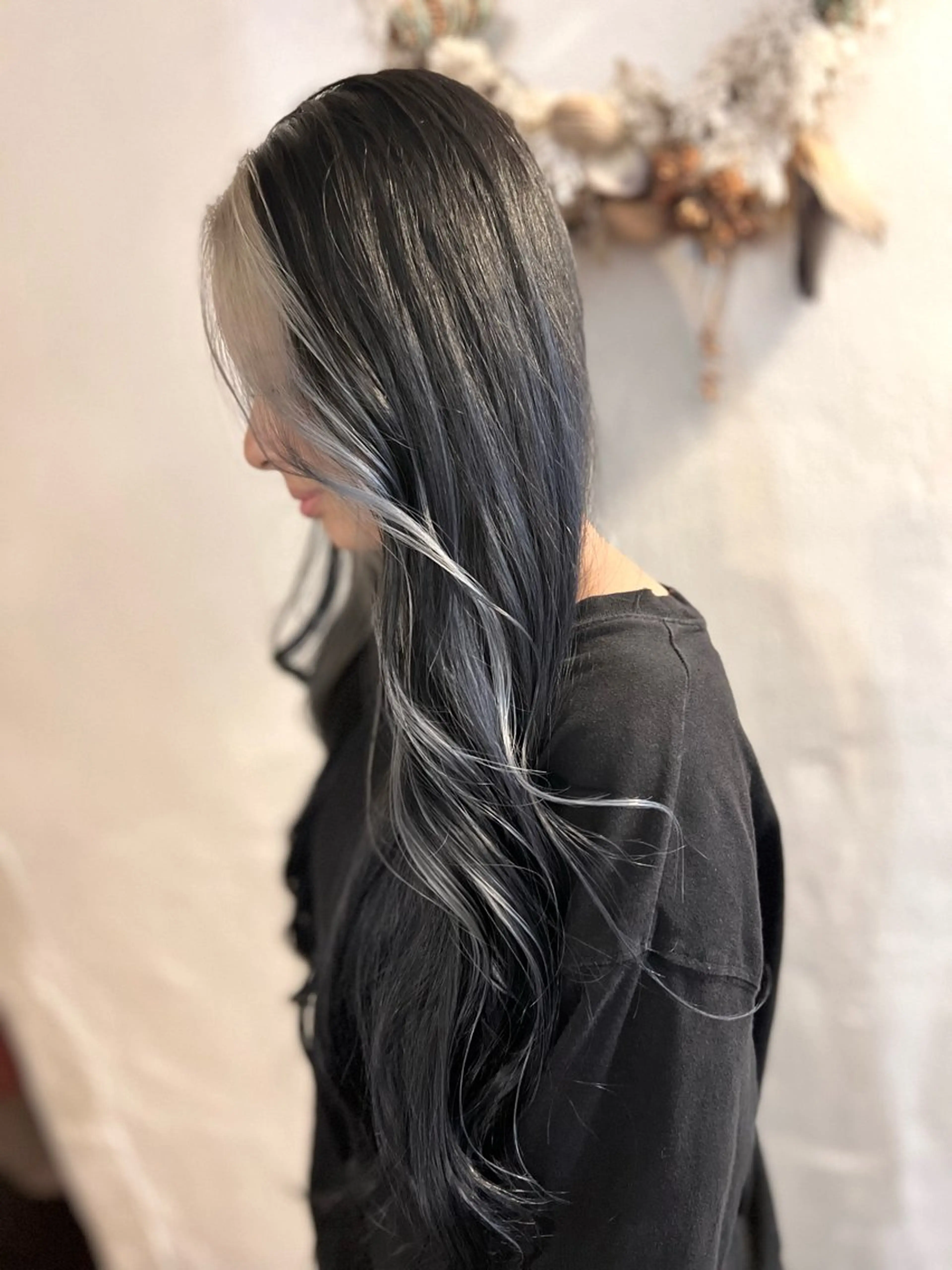 ロング カラー ミストバング ブリーチ ブルーカラー ブルージュ ダブルカラー ヘアカラー Style Tのヘアスタイル