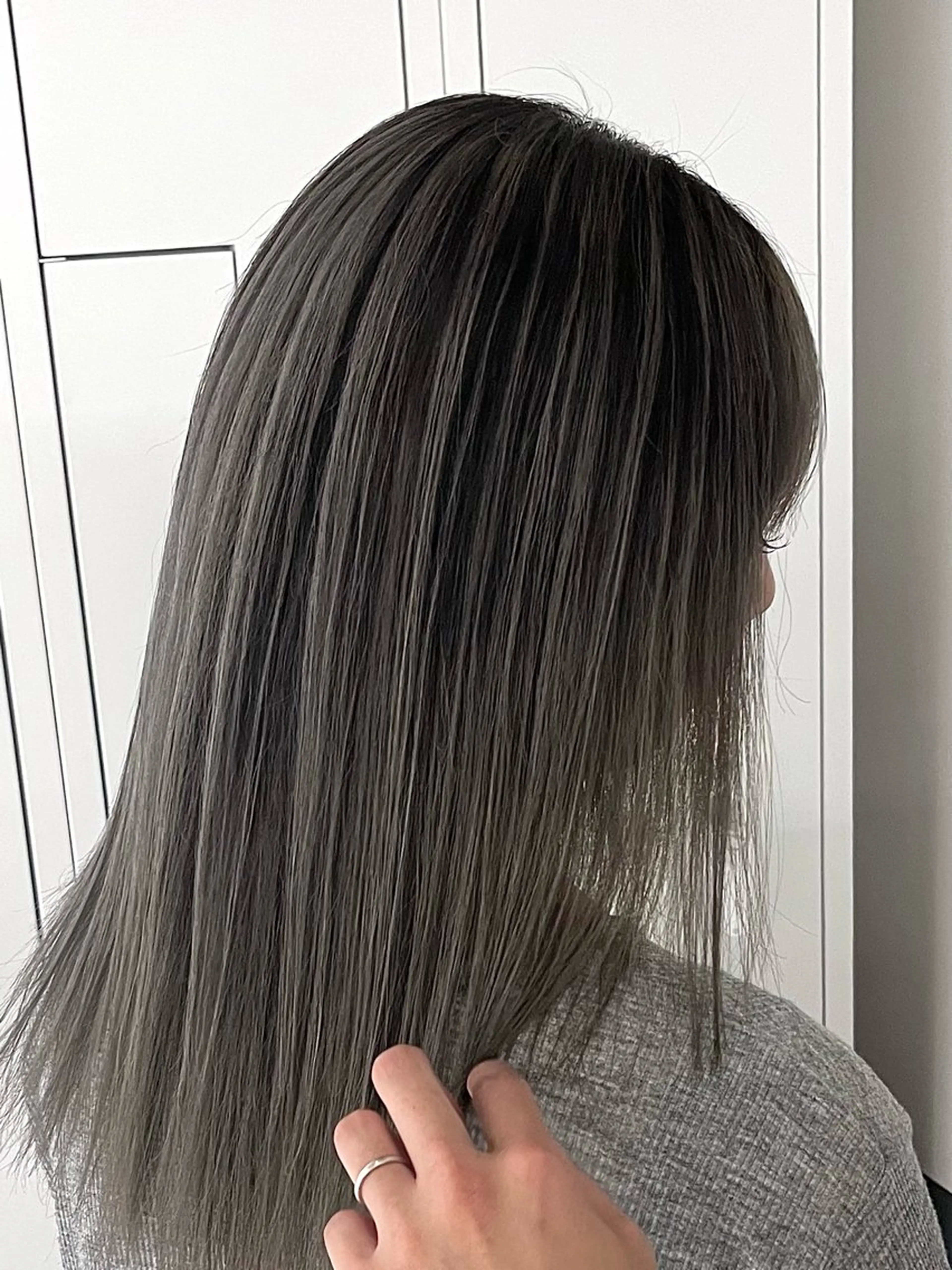 セミロング レイヤーカット EMMA🤍 CIERA.心斎橋のヘアスタイル