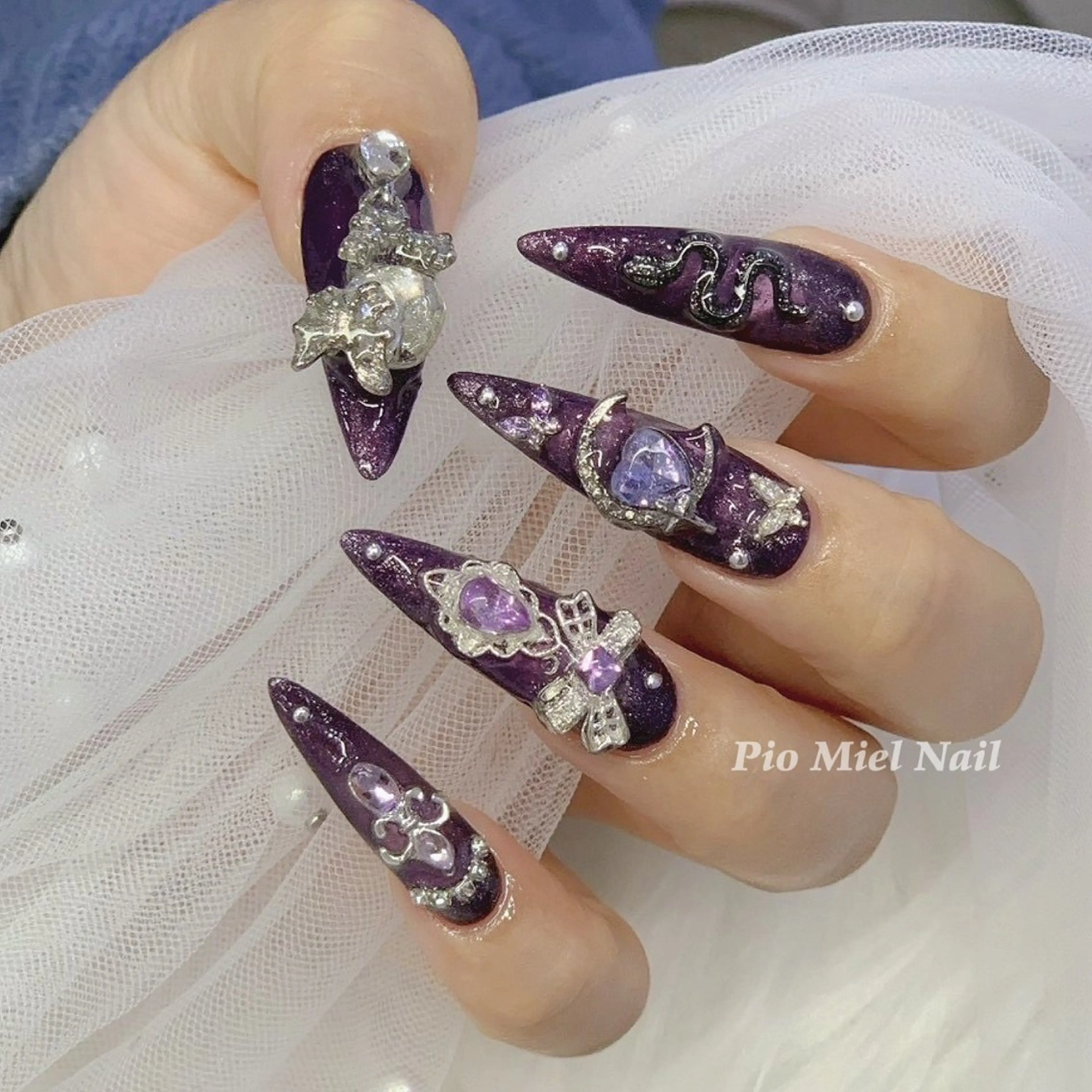 ネイル キラキラネイル パープル ワンホンネイル 冬ネイル ハンドネイル momo 長さだしのネイルデザイン