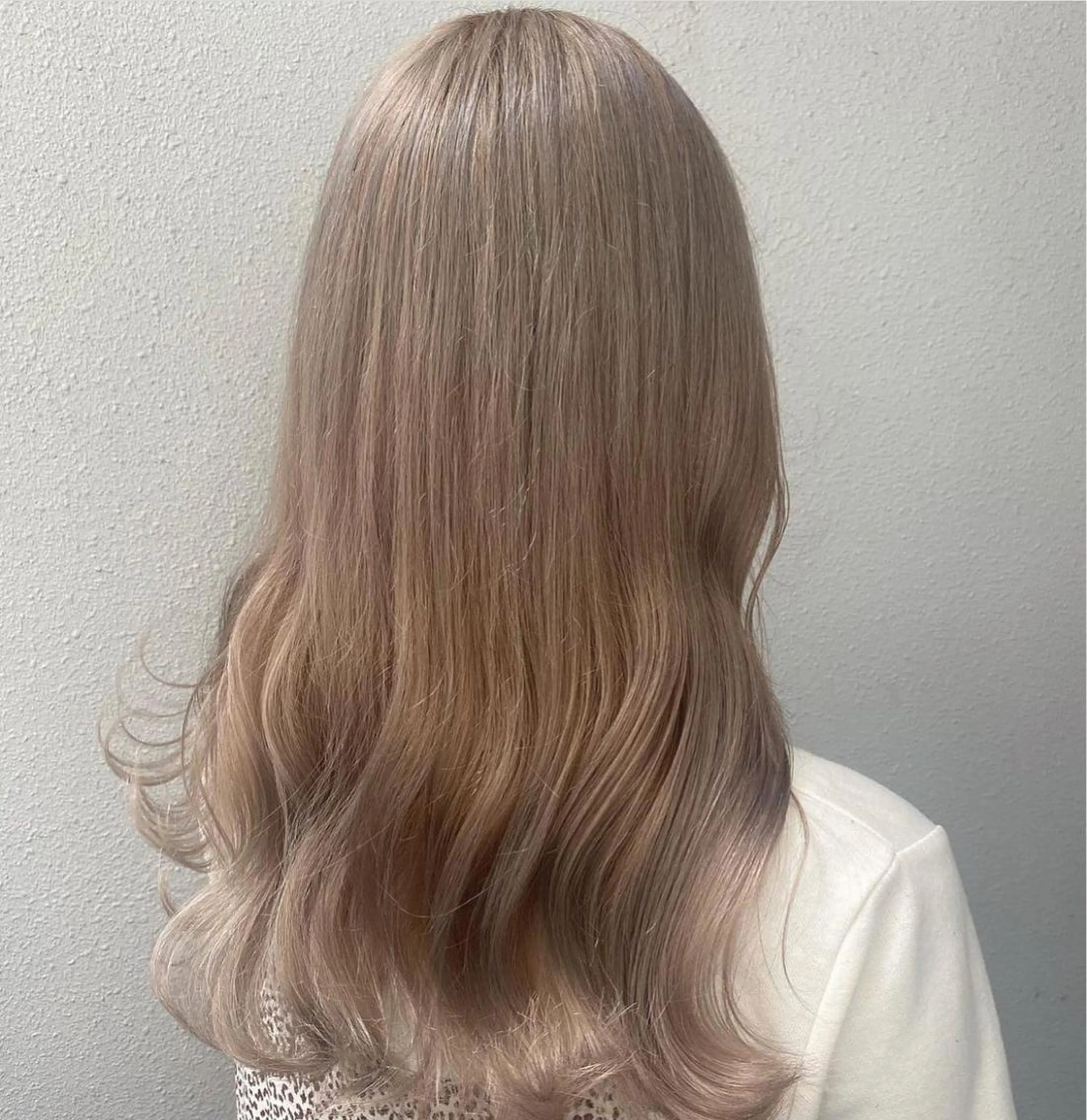 ロング カラー グレージュ 遠藤沙也加 /レイヤーカットのヘアスタイル