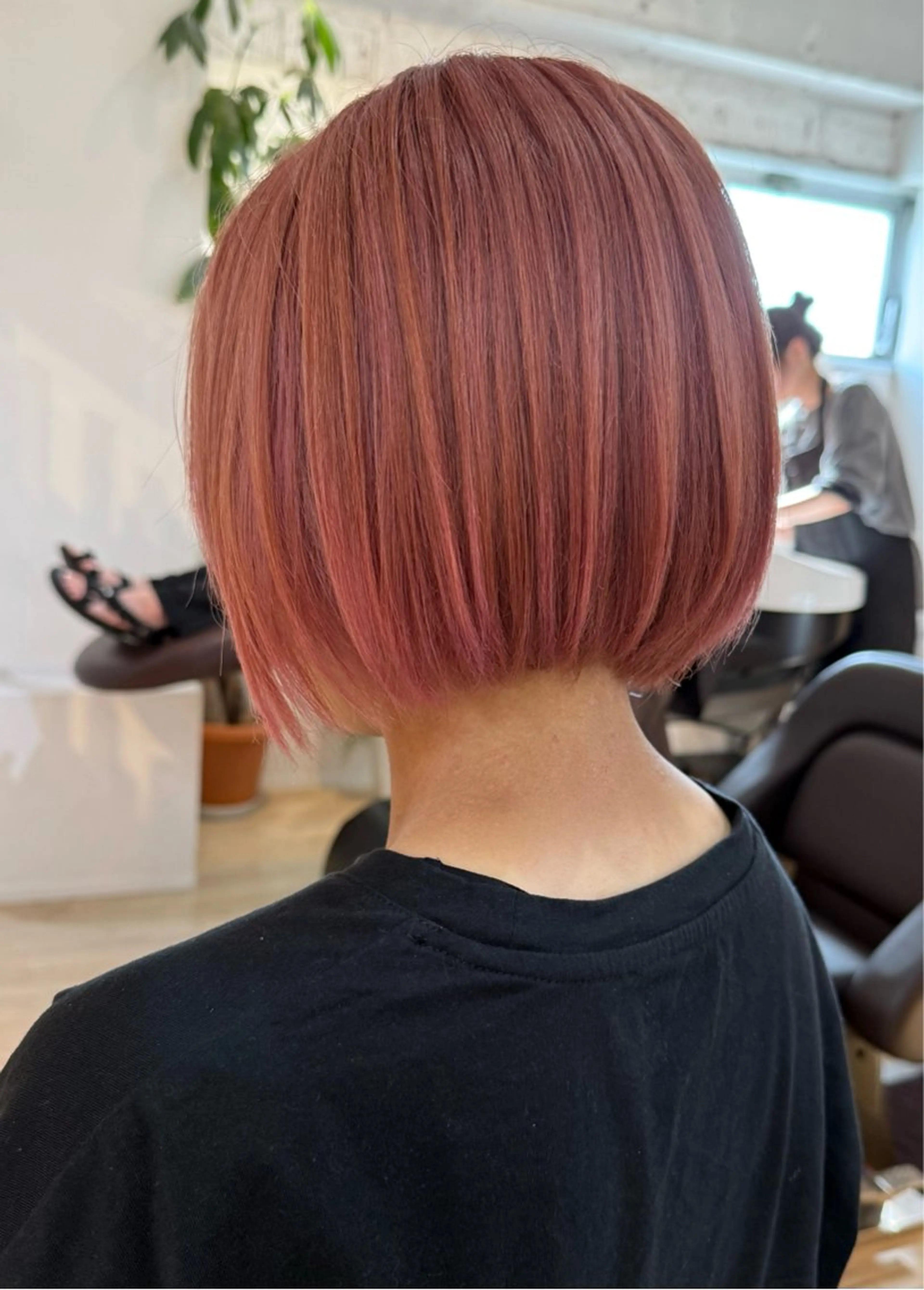 ショート カラー ブリーチ ボルドーカラー ピンクカラー カット ヘアカラー トリートメント 木下大地 HAIR  Oneのヘアスタイル