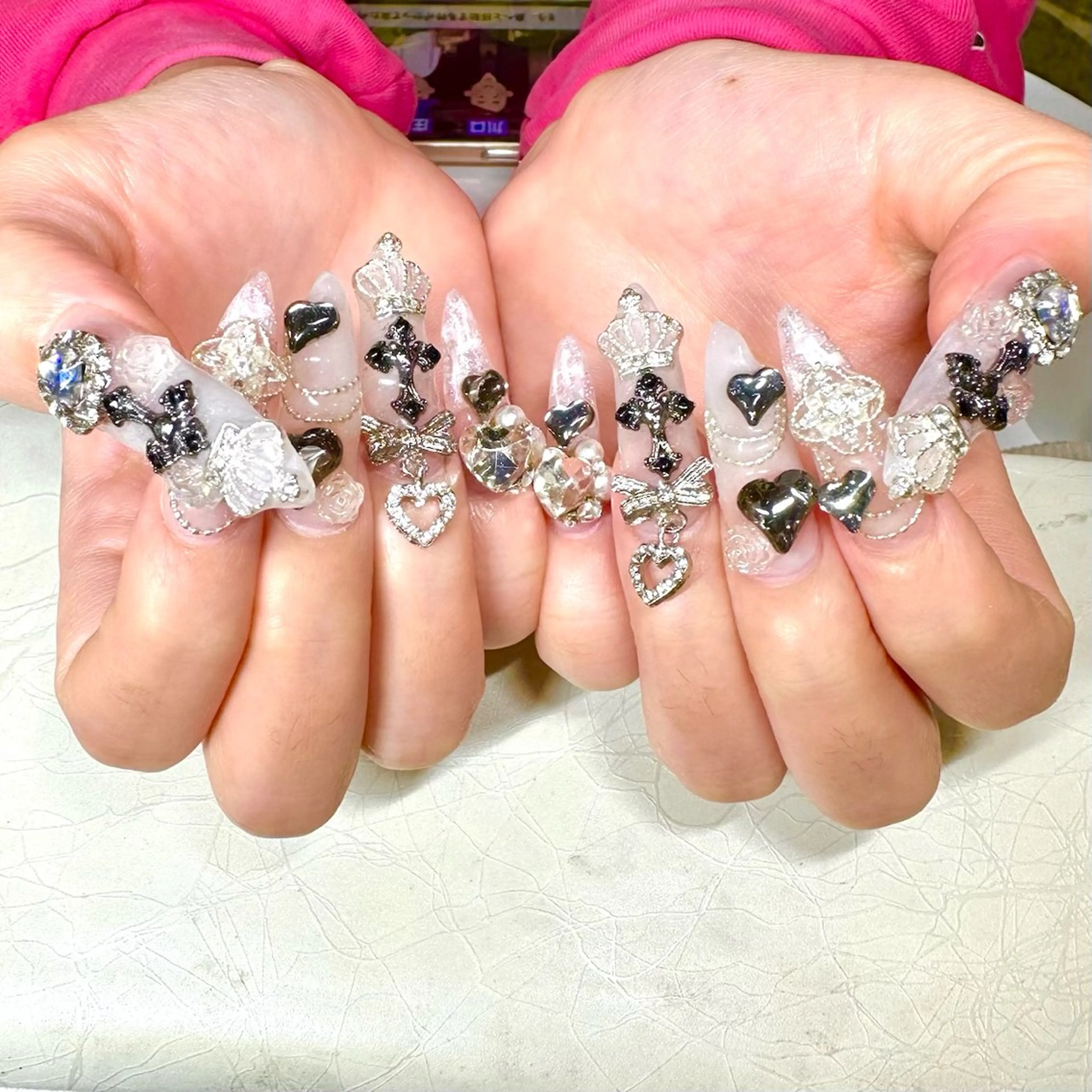 【オフ込み】パーツ10個以上OK♪ ゴテゴテネイル180分定額コース　￥18000の写真