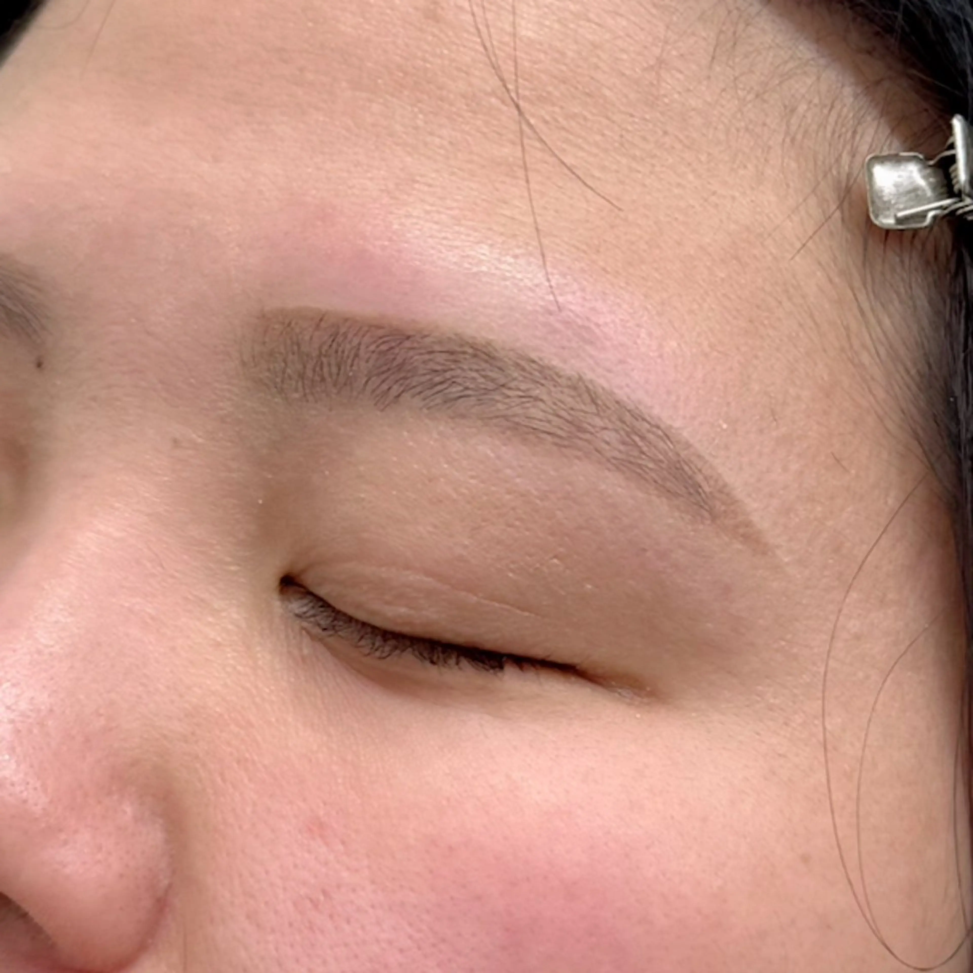 アイブロウ アイブロウ専門サロンエサージュ町田店所属・町田 桃香のマツエク・マツパデザイン