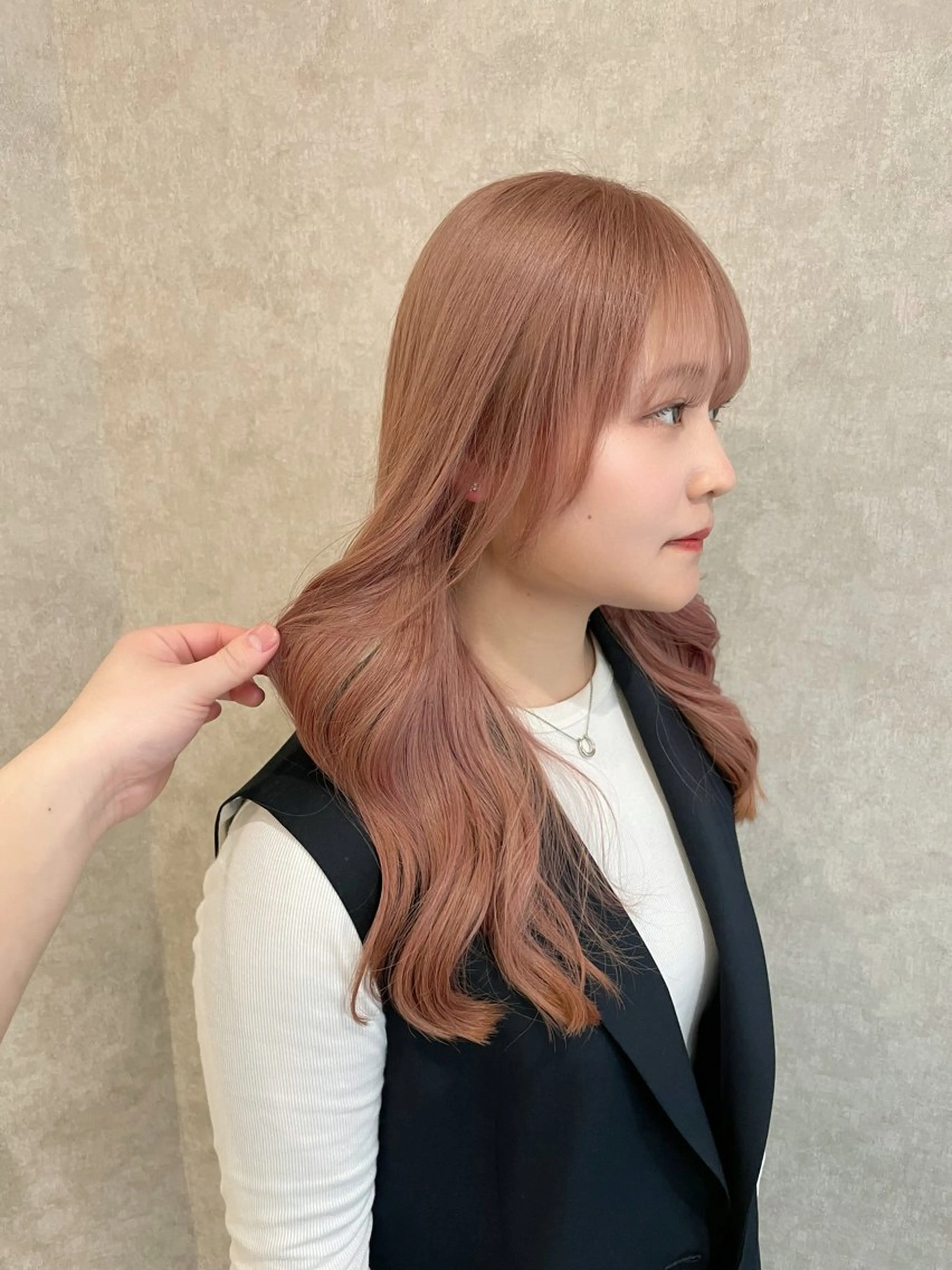 セミロング カラー ベージュカラー ピンクカラー ピンクベージュ ヘアカラー バレイヤージュ特化｜ Takuのヘアスタイル