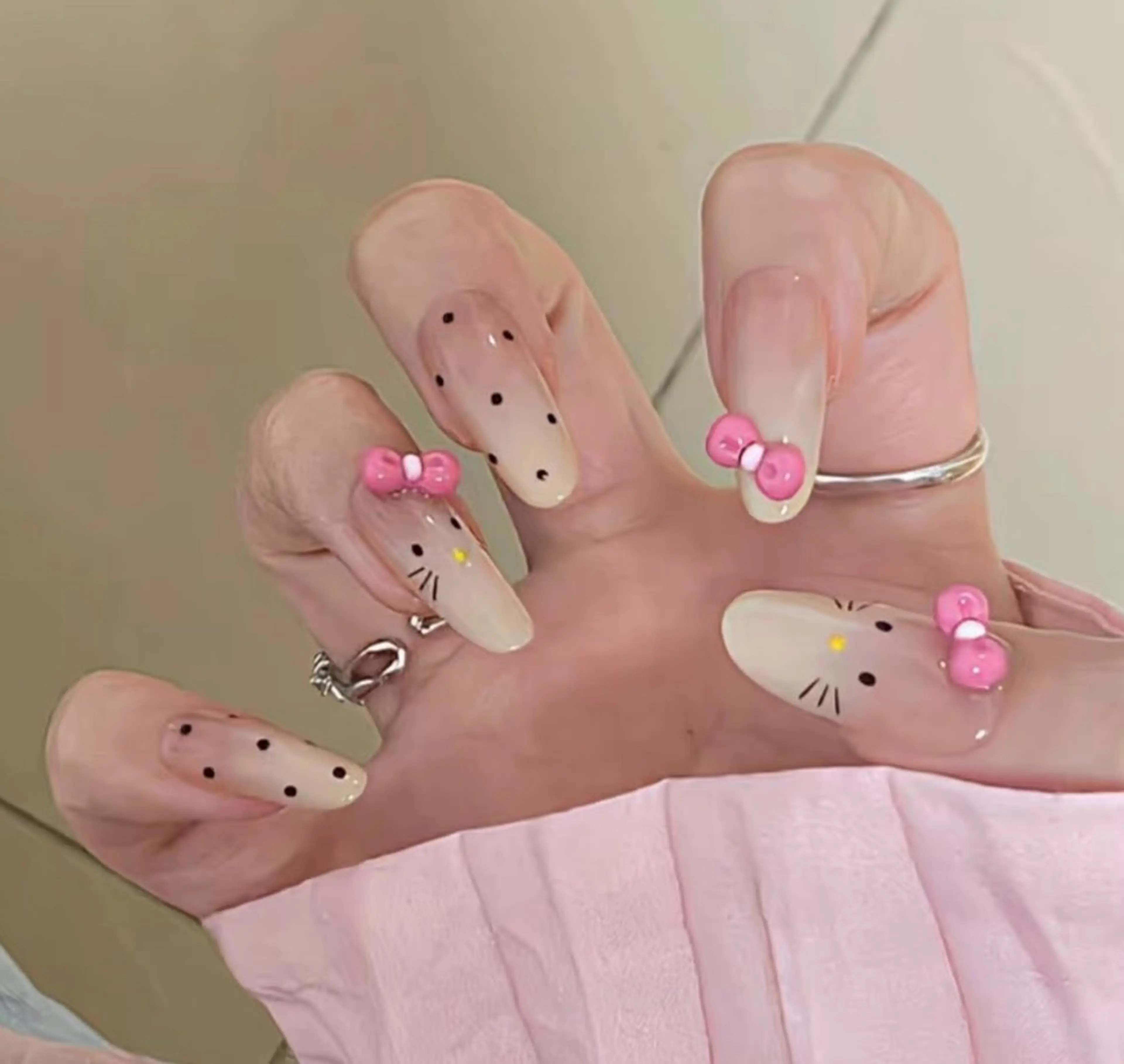 ネイル 高木 維麗絲のネイルデザイン