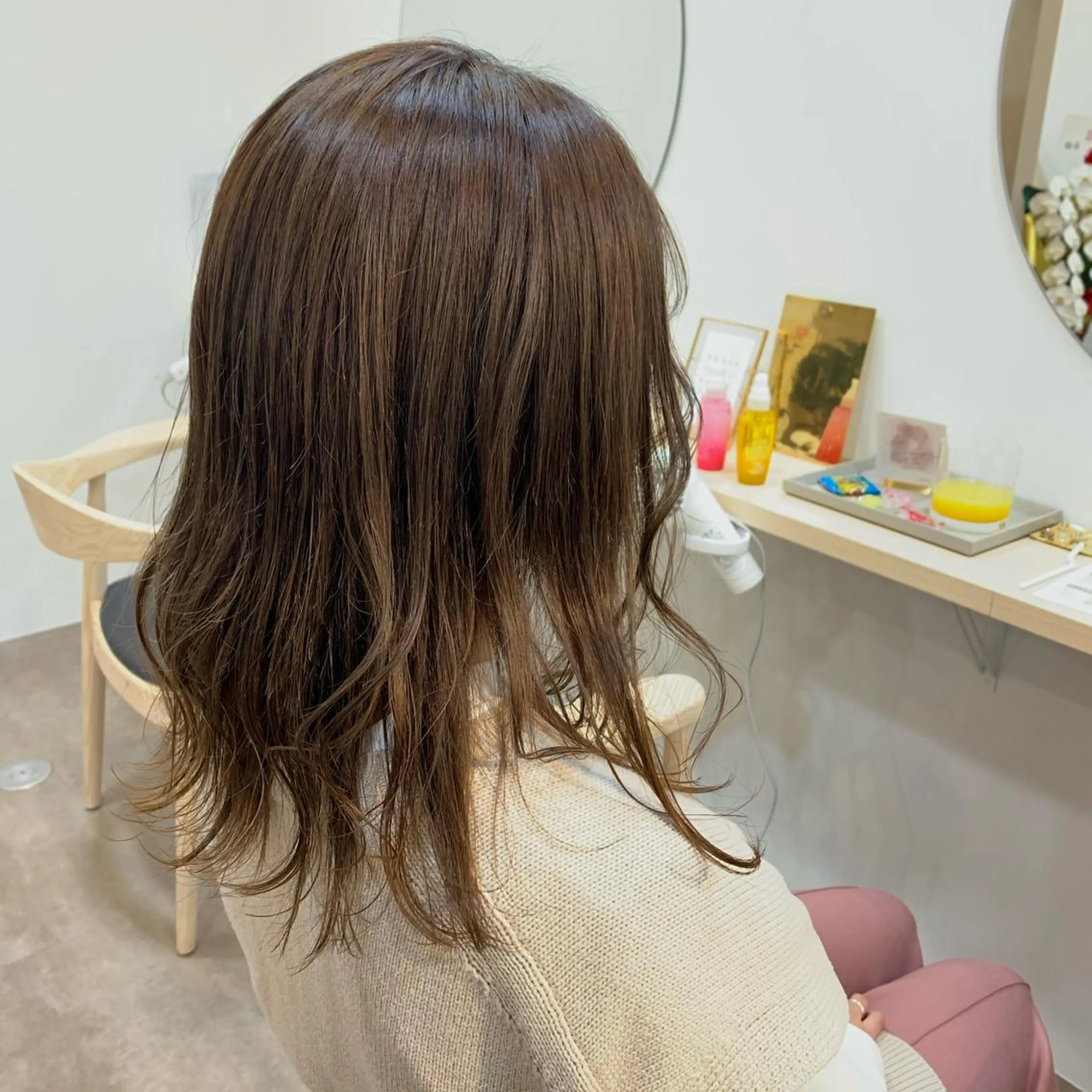 セミロング カラー 佐藤 永夏のヘアスタイル