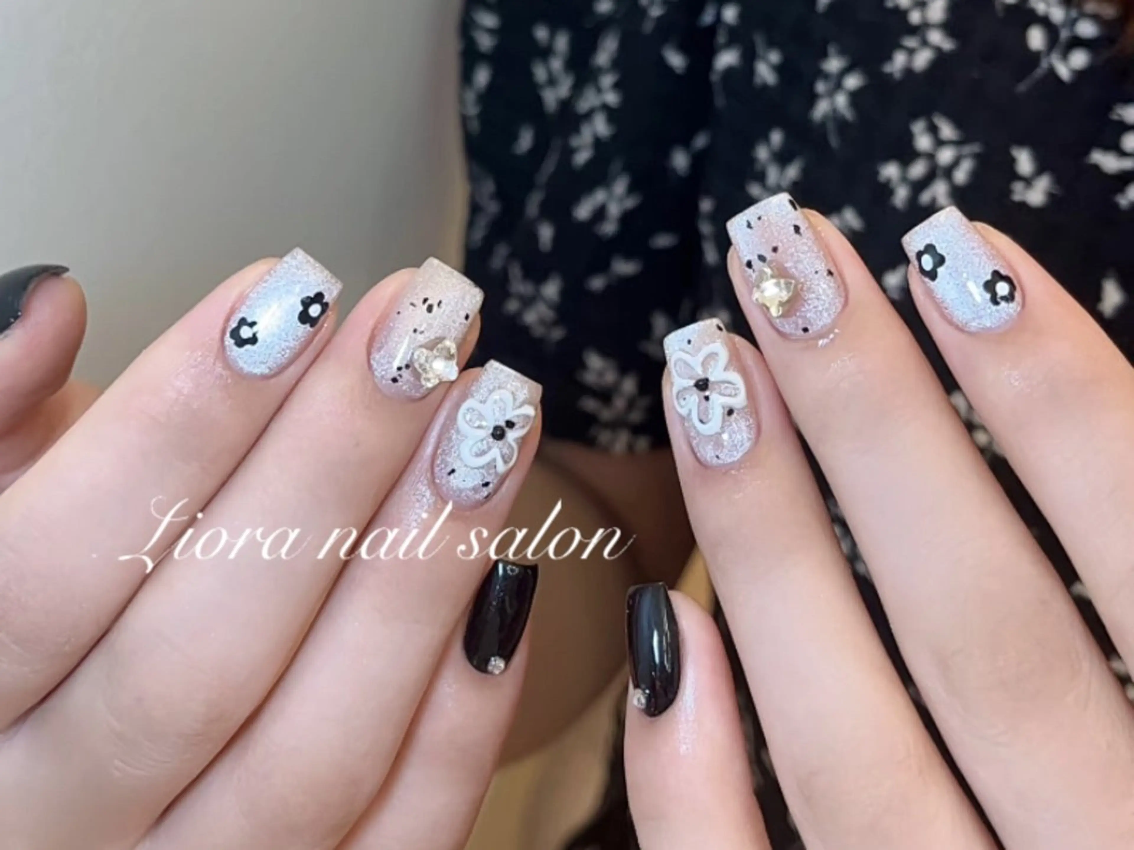 ネイル フレンチネイル ジェルネイル ガーリー グラデーション キラキラネイル ハンドネイル Liora nail 1のネイルデザイン