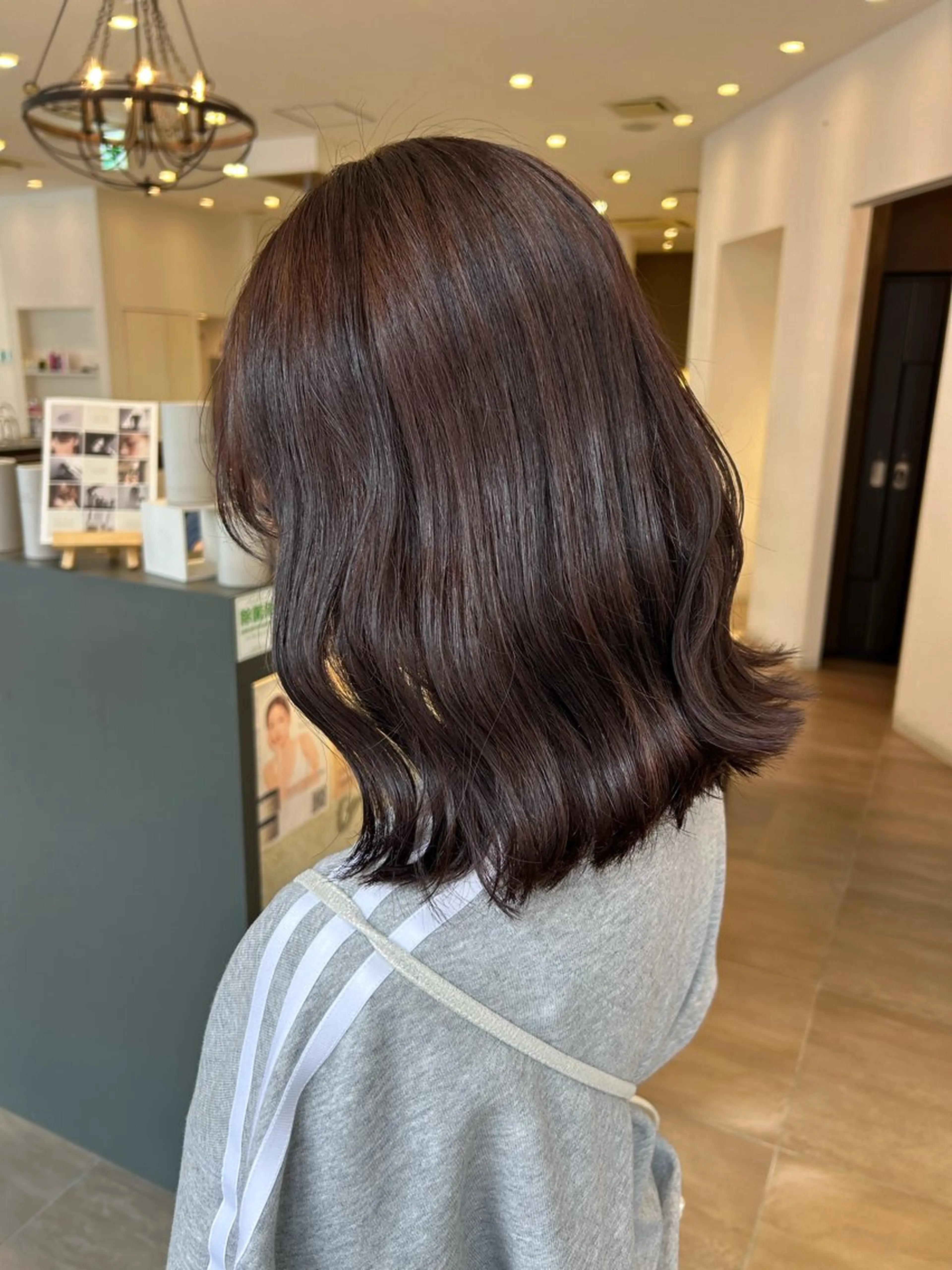 ミディアム 岩岡 つなみのヘアスタイル