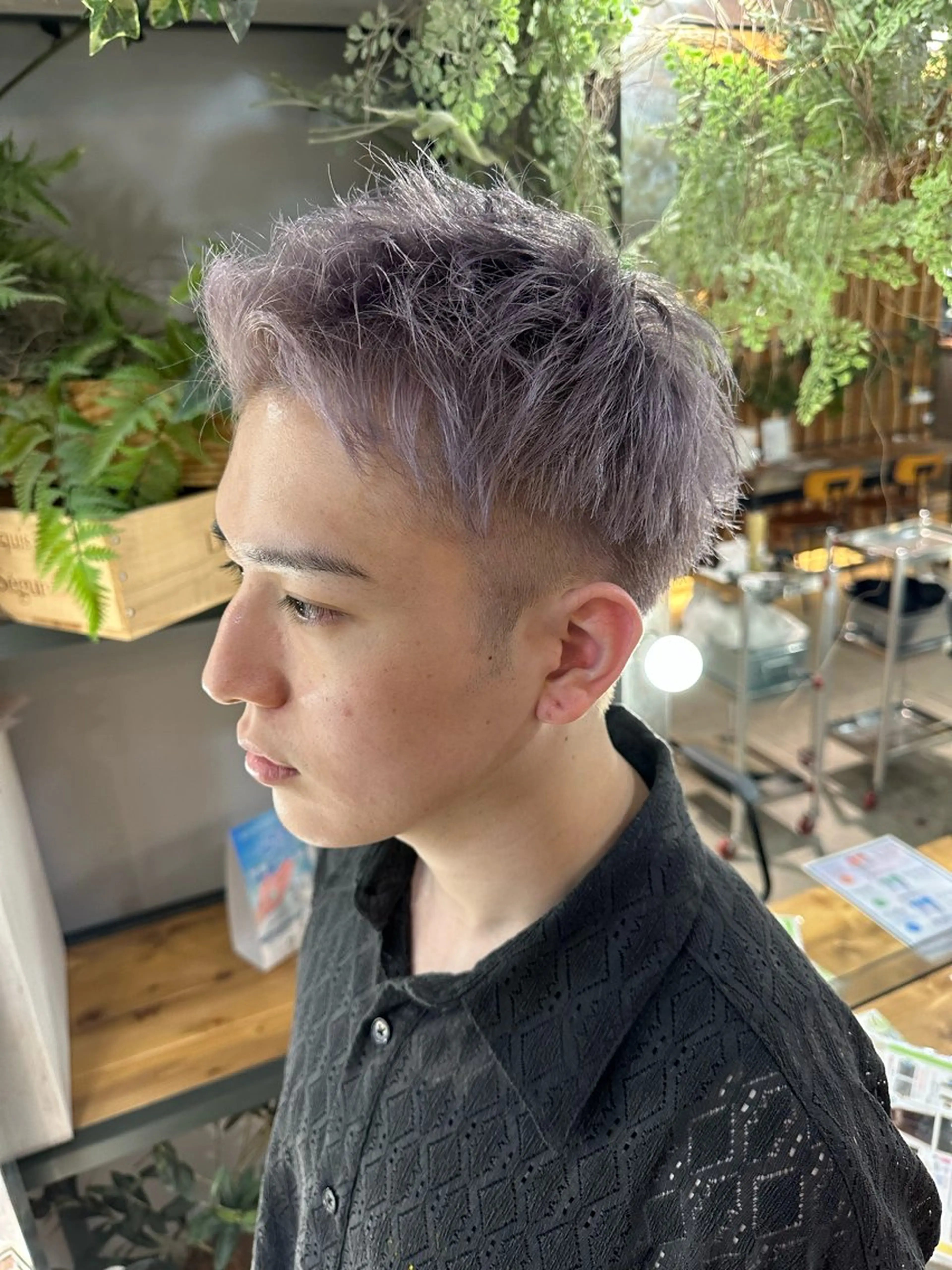 カラー メンズ スパイキーショート 刈り上げ ラベンダーカラー シルバー カット ヘアカラー 溜 一太のヘアスタイル