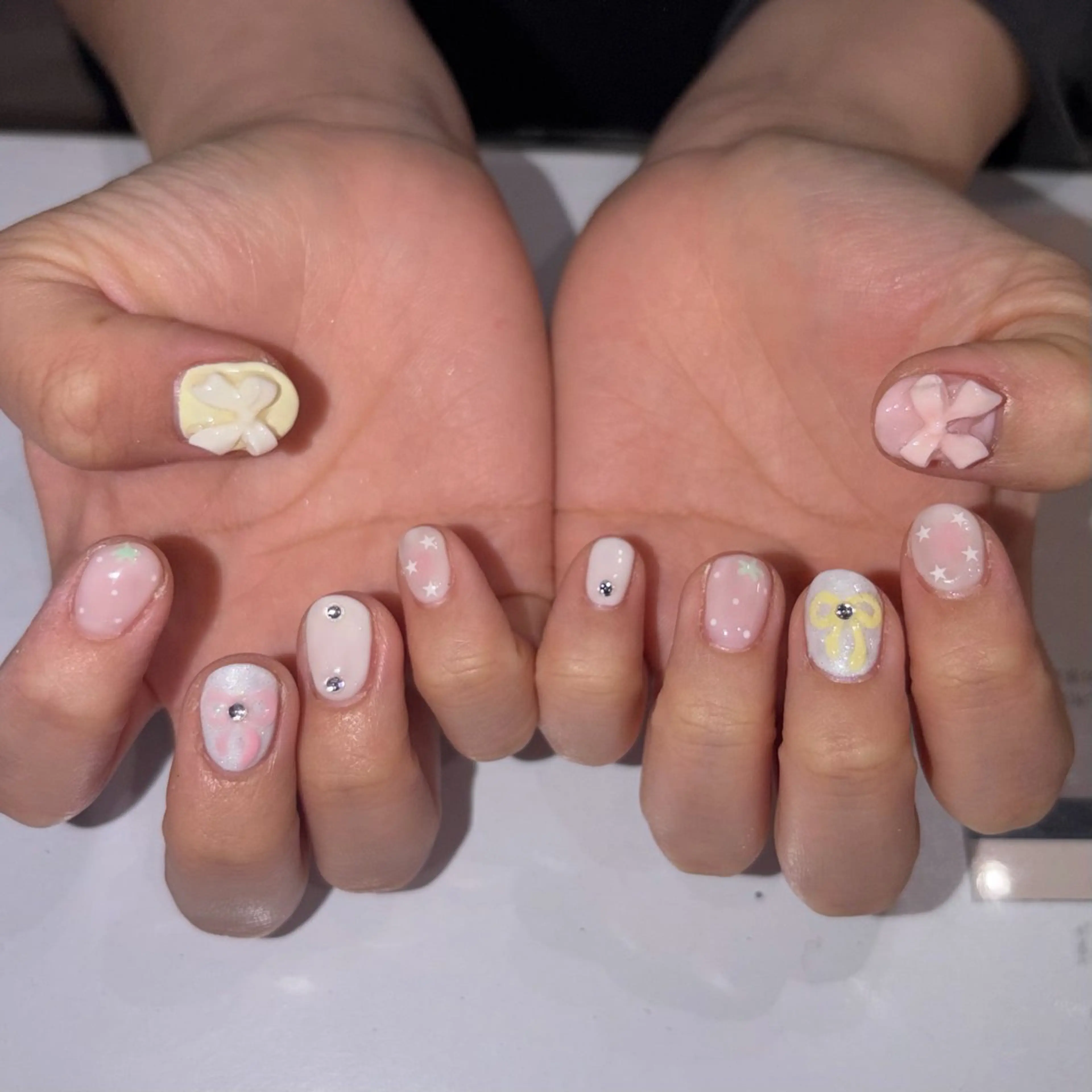 ネイル ハンドネイル 派手髪ハイトーン💛 ネイル💅まりなのネイルデザイン