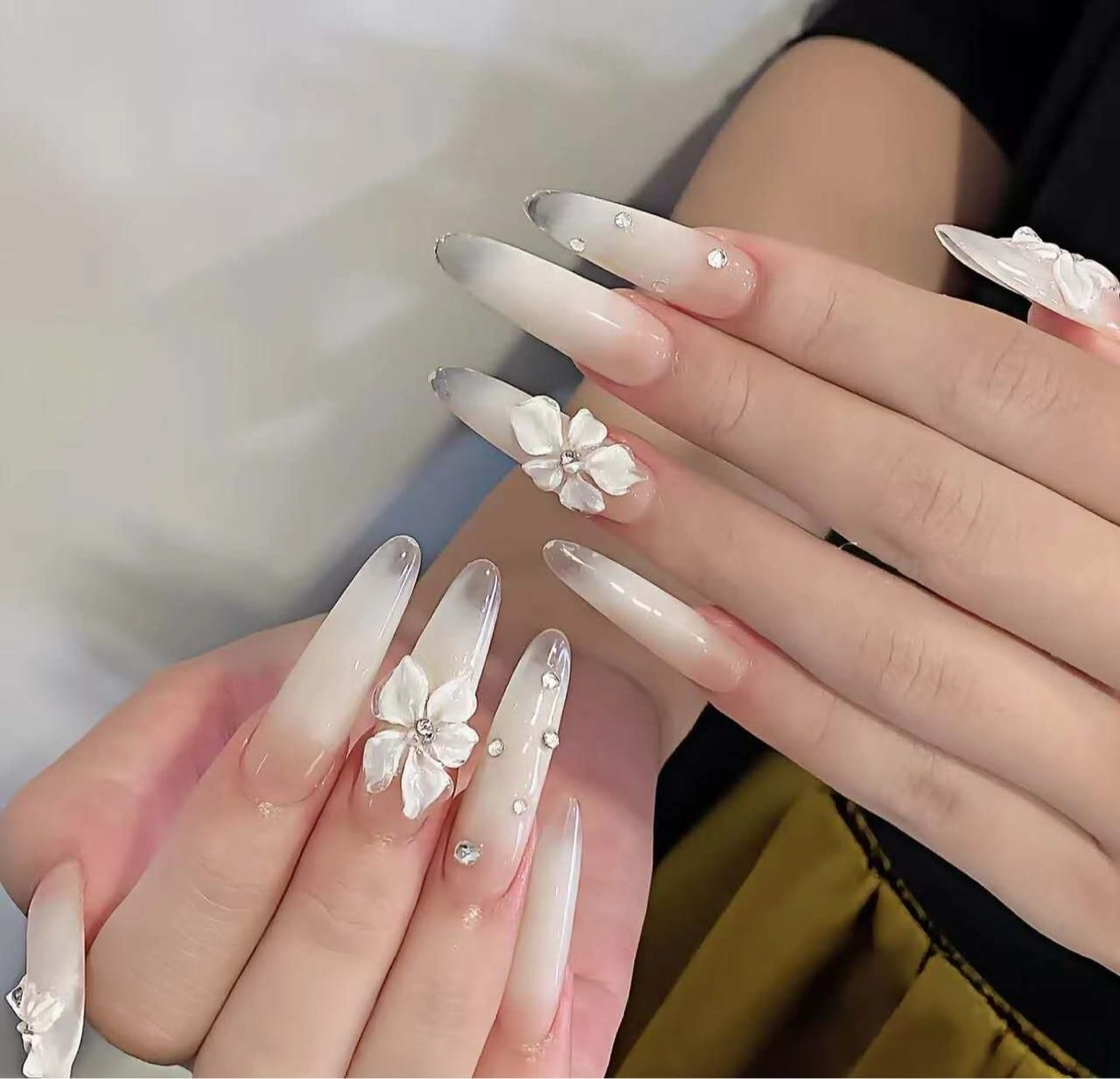ネイル オーロラネイル フラワーネイル フットネイル フレンチネイル ジェルネイル ハンドネイル 相沢 さやかのネイルデザイン