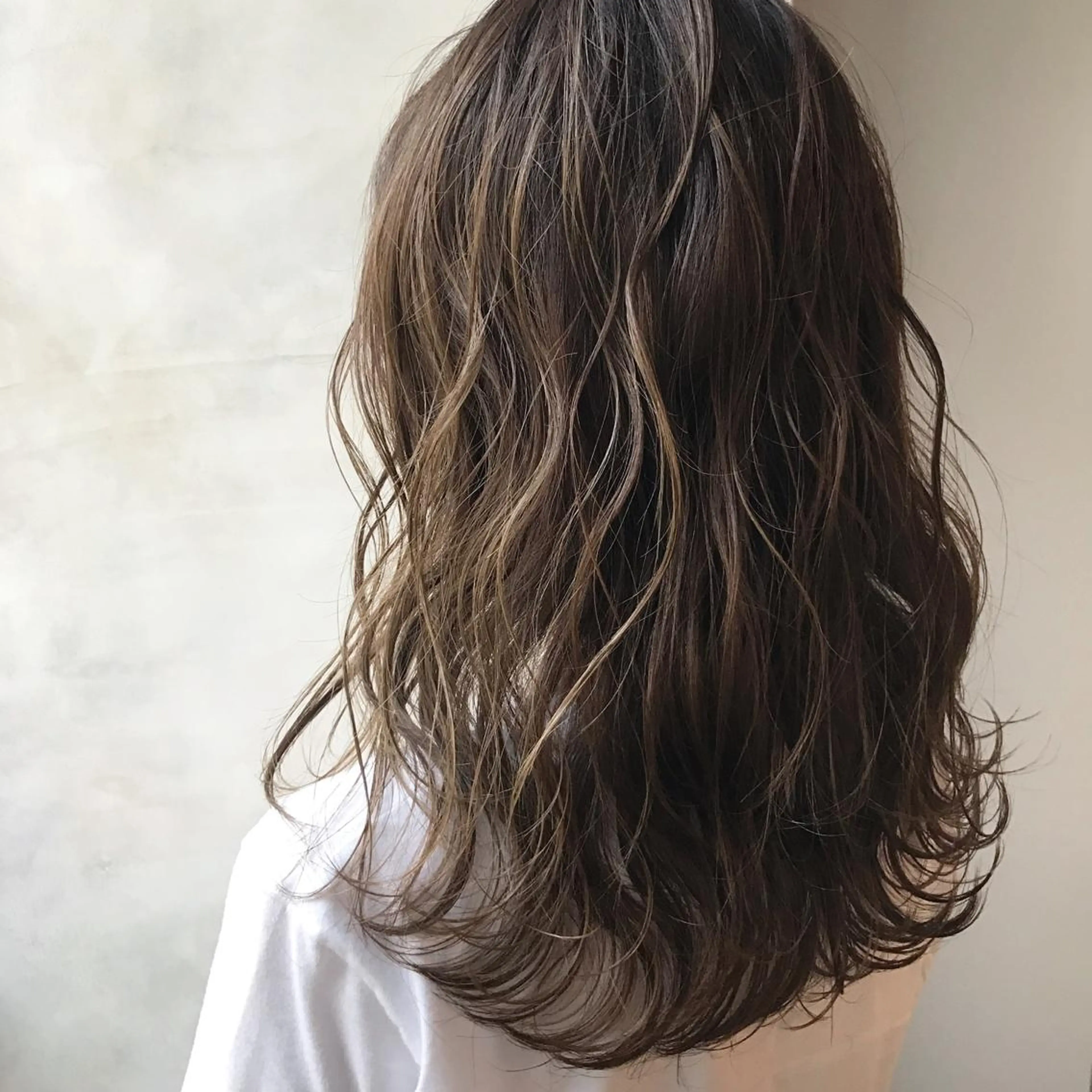 セミロング カラー ベージュカラー ハイライトカラー ハイライト クドウレイ fifth渋谷のヘアスタイル