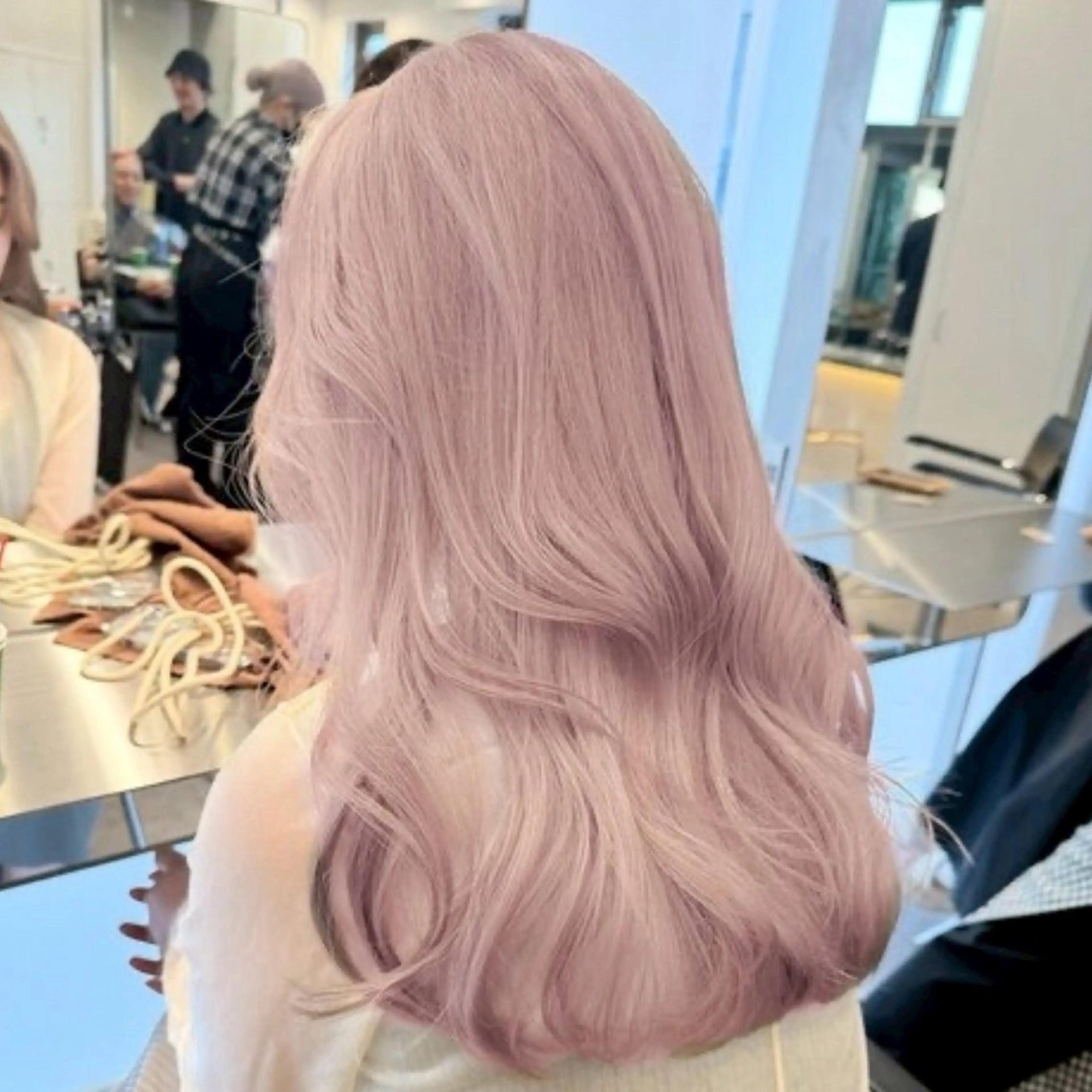 セミロング カラー 🫧 ブリーチカラー / ナナ🫧のヘアスタイル