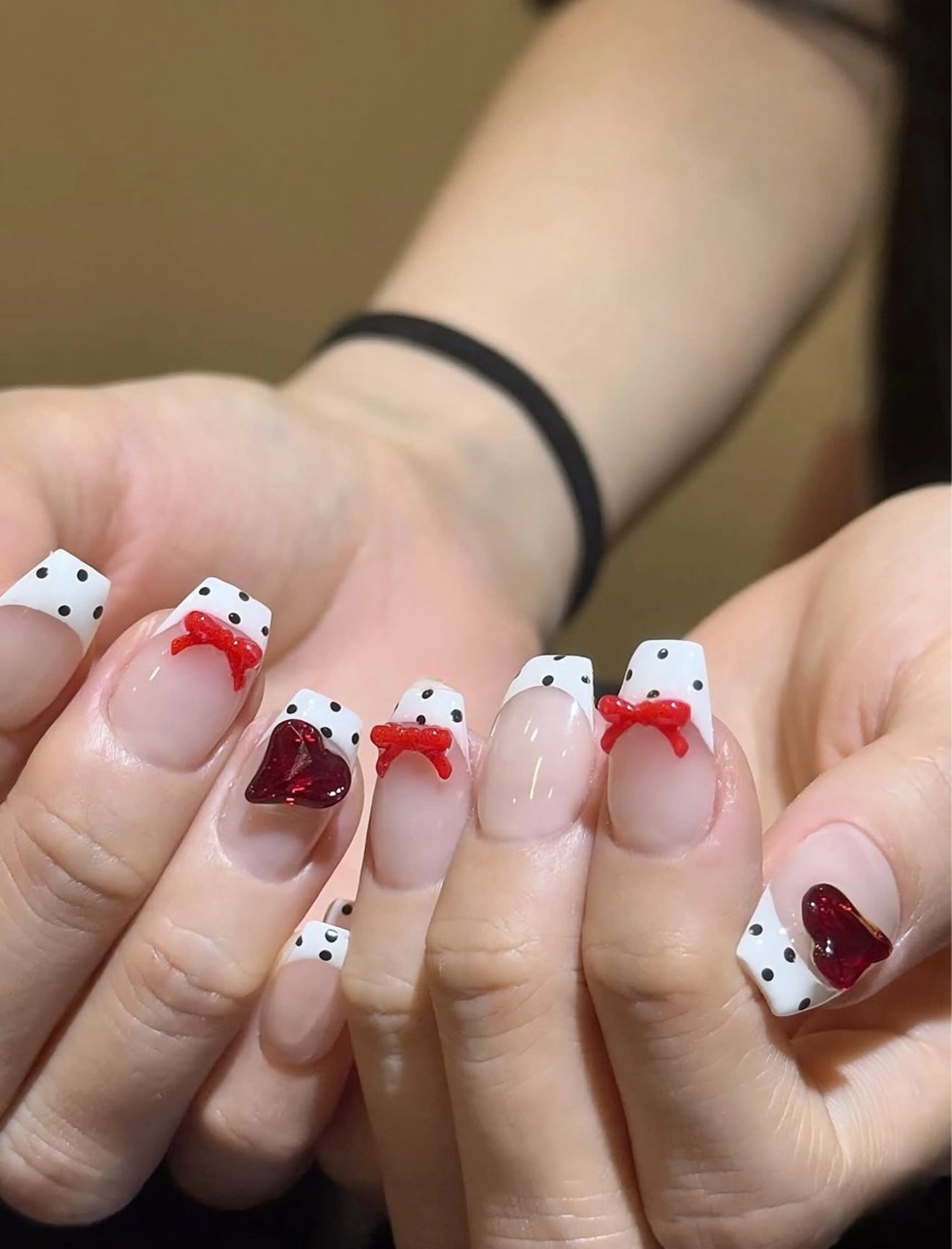 ネイル キラキラネイル マグネットネイル ミラーネイル ニュアンスネイル 春ネイル ハンドネイル Lina nail所属・Lunaa 池袋のネイルデザイン