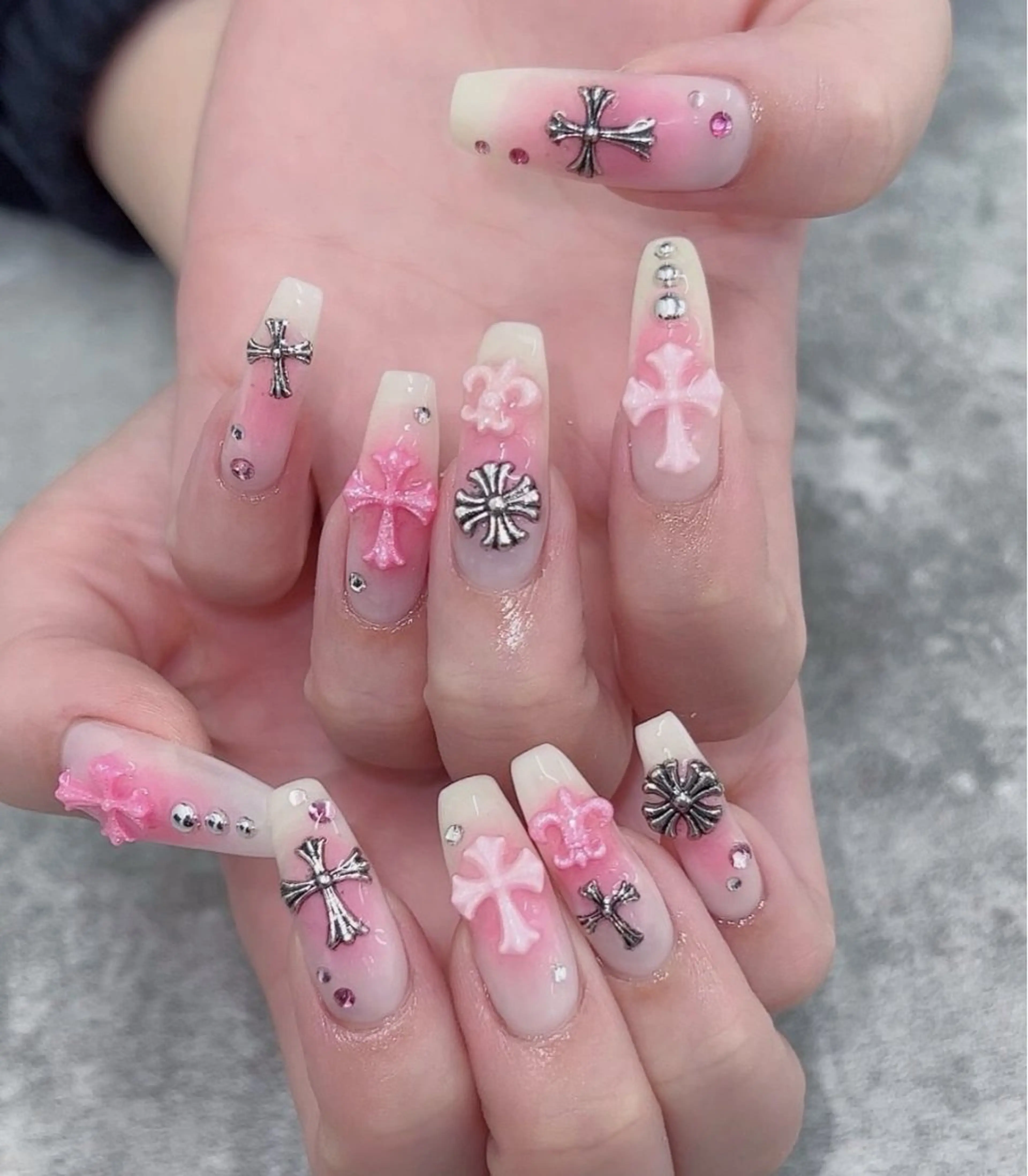 ネイル 長さ出し グラデーション キラキラネイル 韓国ネイル ラメ(グリッター) ハンドネイル ハンドケア Chisa Nail Studio所属・チ サのネイルデザイン
