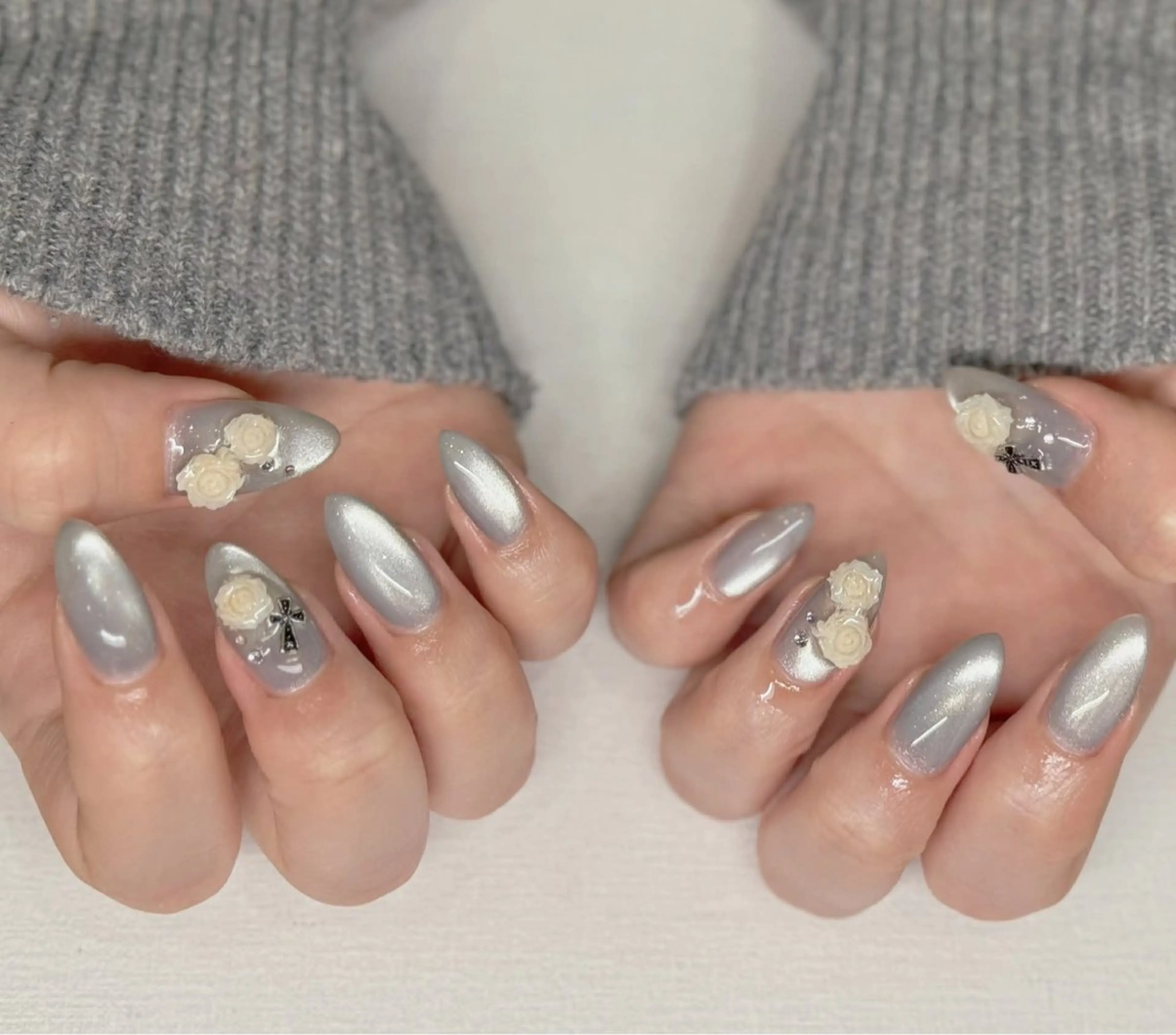 ネイル オーロラネイル ブルー チークネイル フットネイル フレンチネイル ハンドネイル Ema エマのネイルデザイン