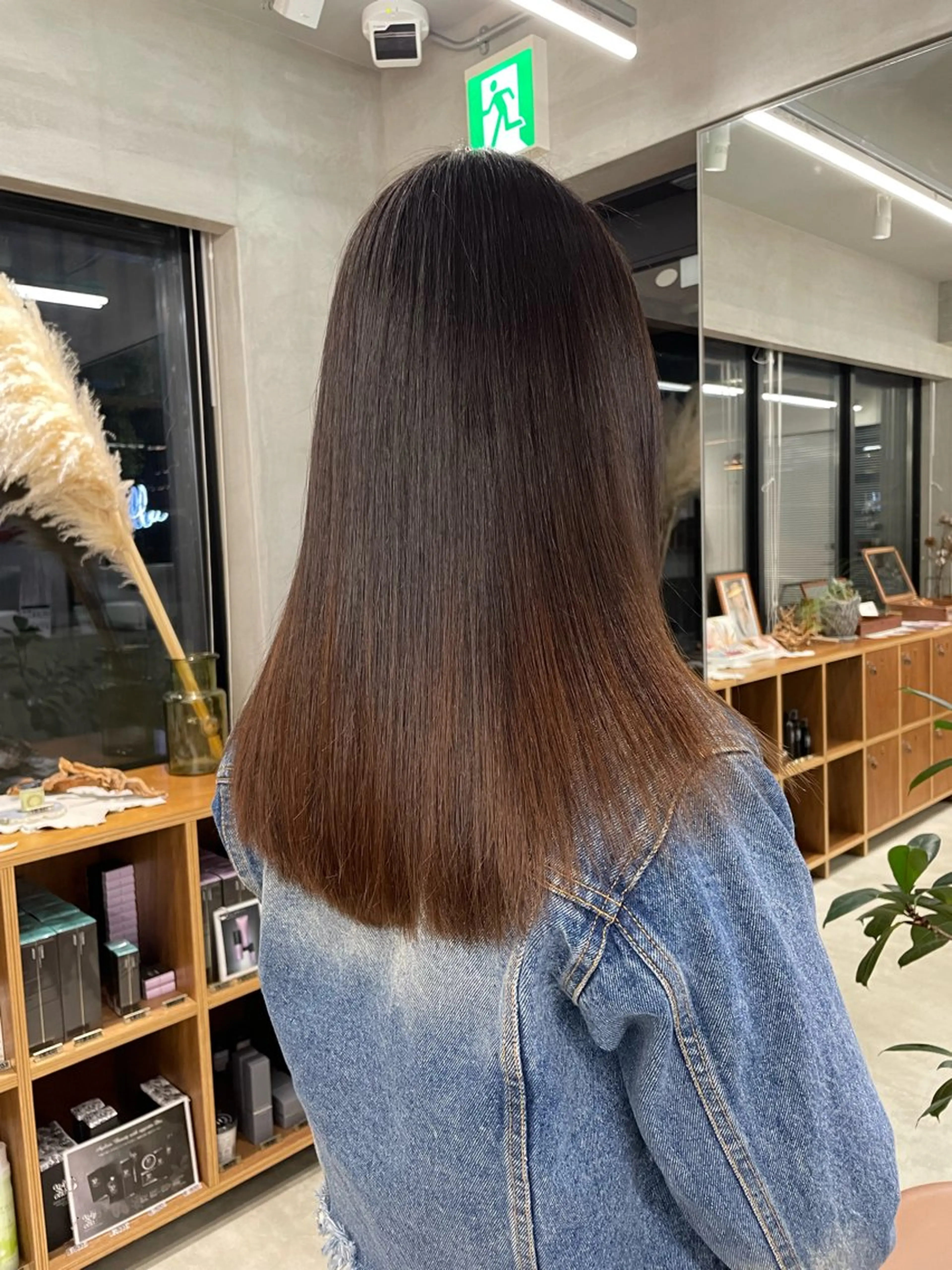 ロング 縮毛矯正 鶴井 美空のヘアスタイル