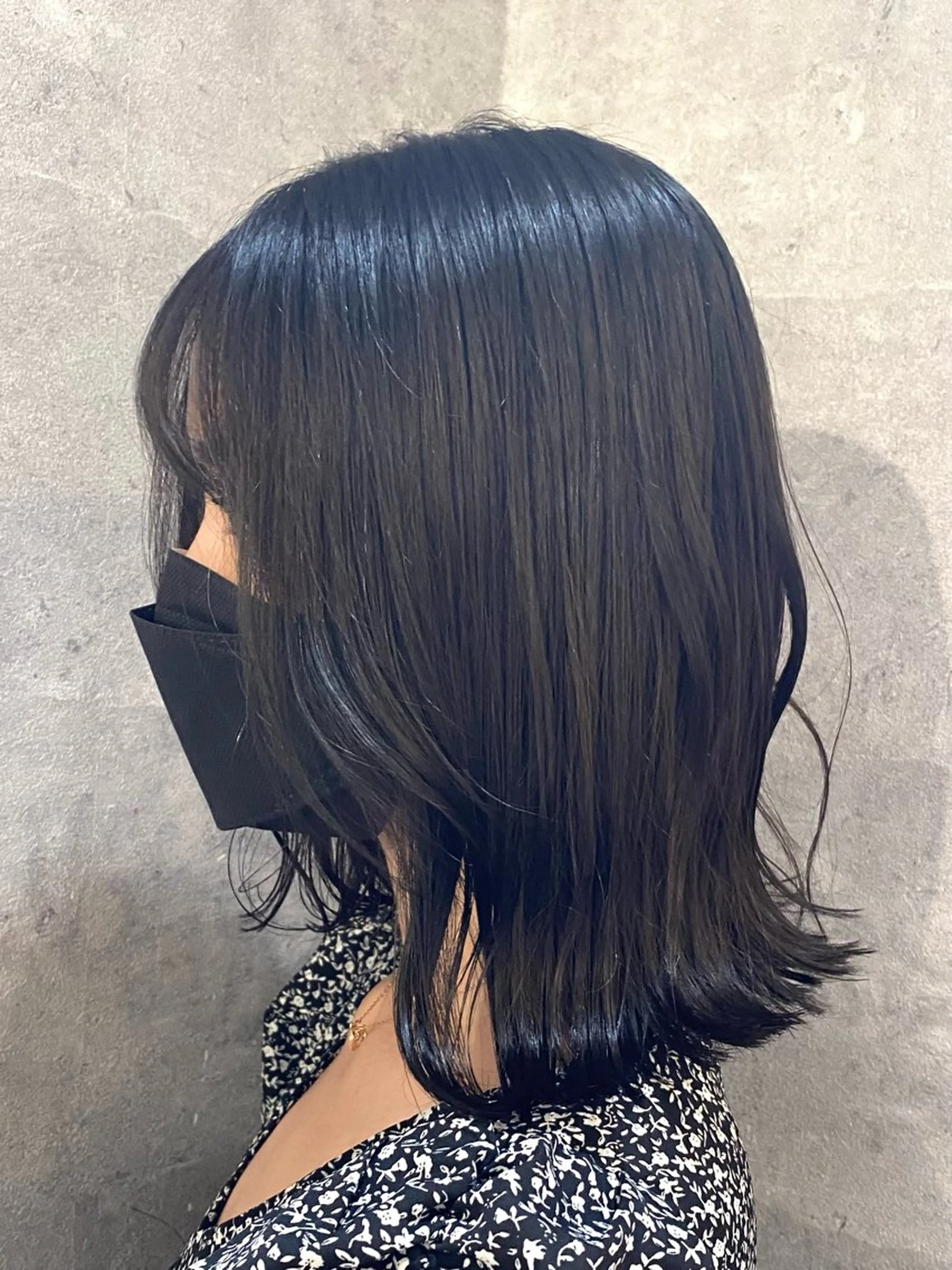 ミディアム カラー アッシュ アッシュグレー イルミナカラー カット ヘアカラー トリートメント LATTE所属・𝑺𝒂𝒌𝒊 🩶マンツーマン施術のヘアスタイル