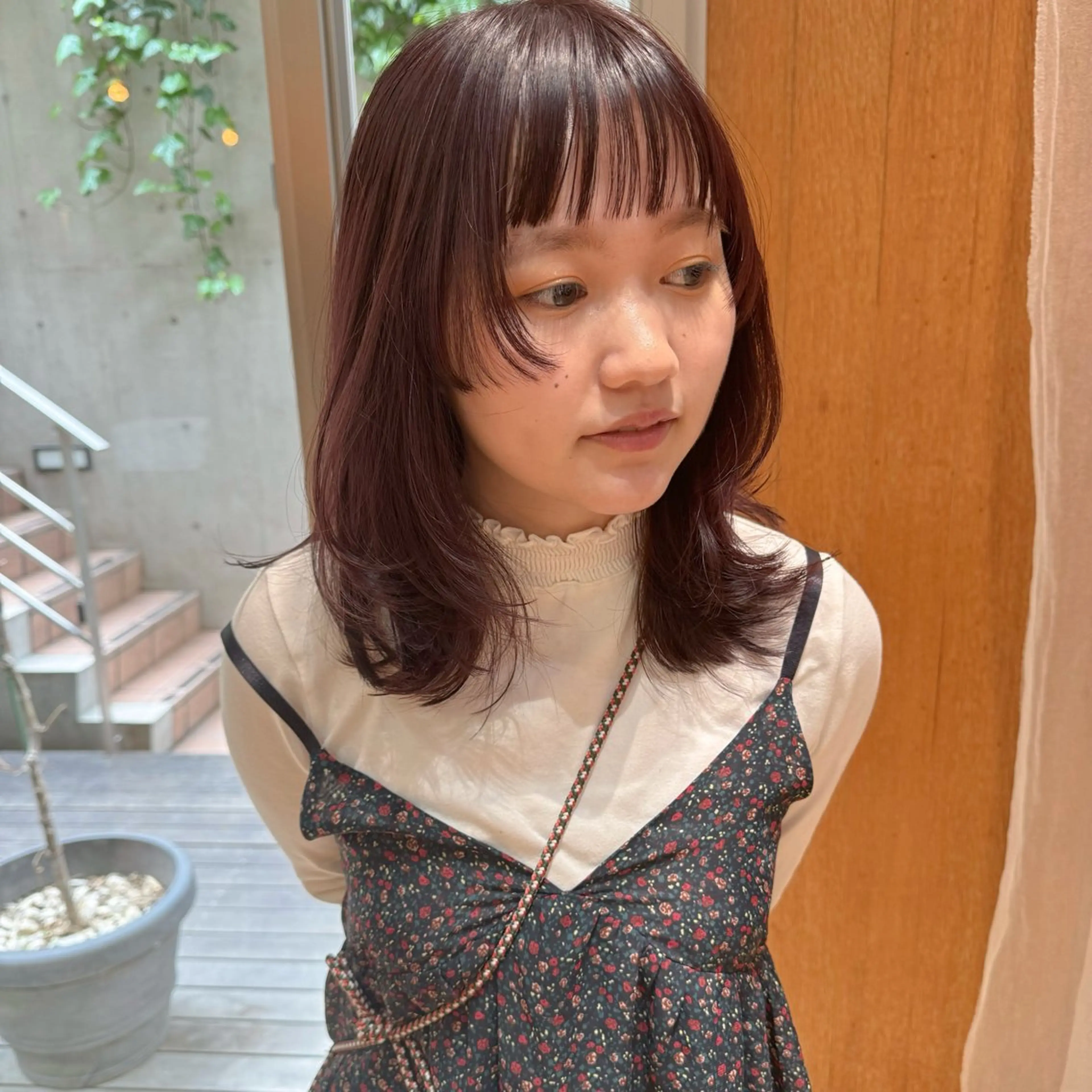 ミディアム カラー レイヤーカット 大橋 芽衣のヘアスタイル