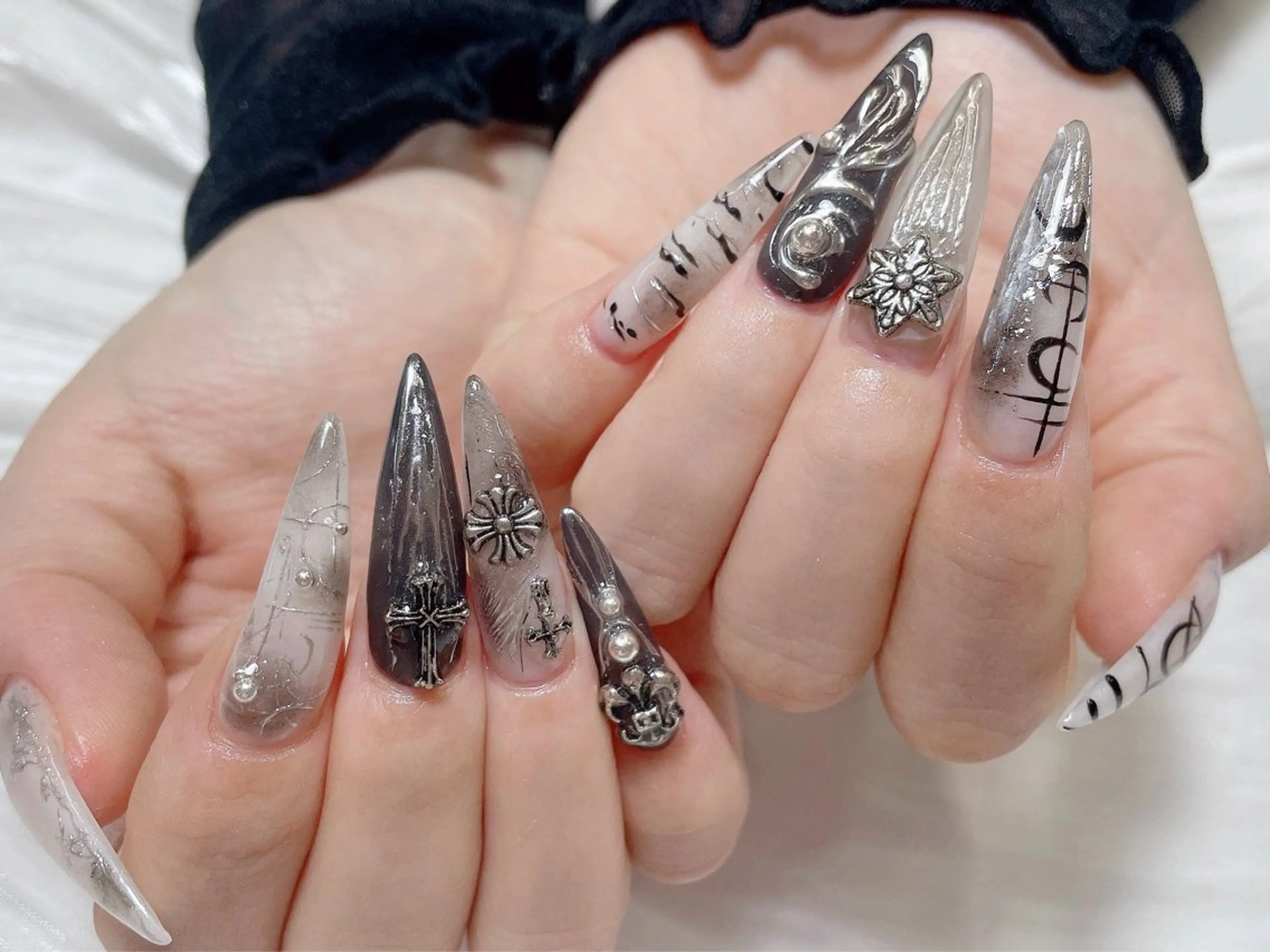 ネイル チークネイル フットネイル フレンチネイル ジェルネイル ガーリー ハンドネイル Liora nail 2のネイルデザイン