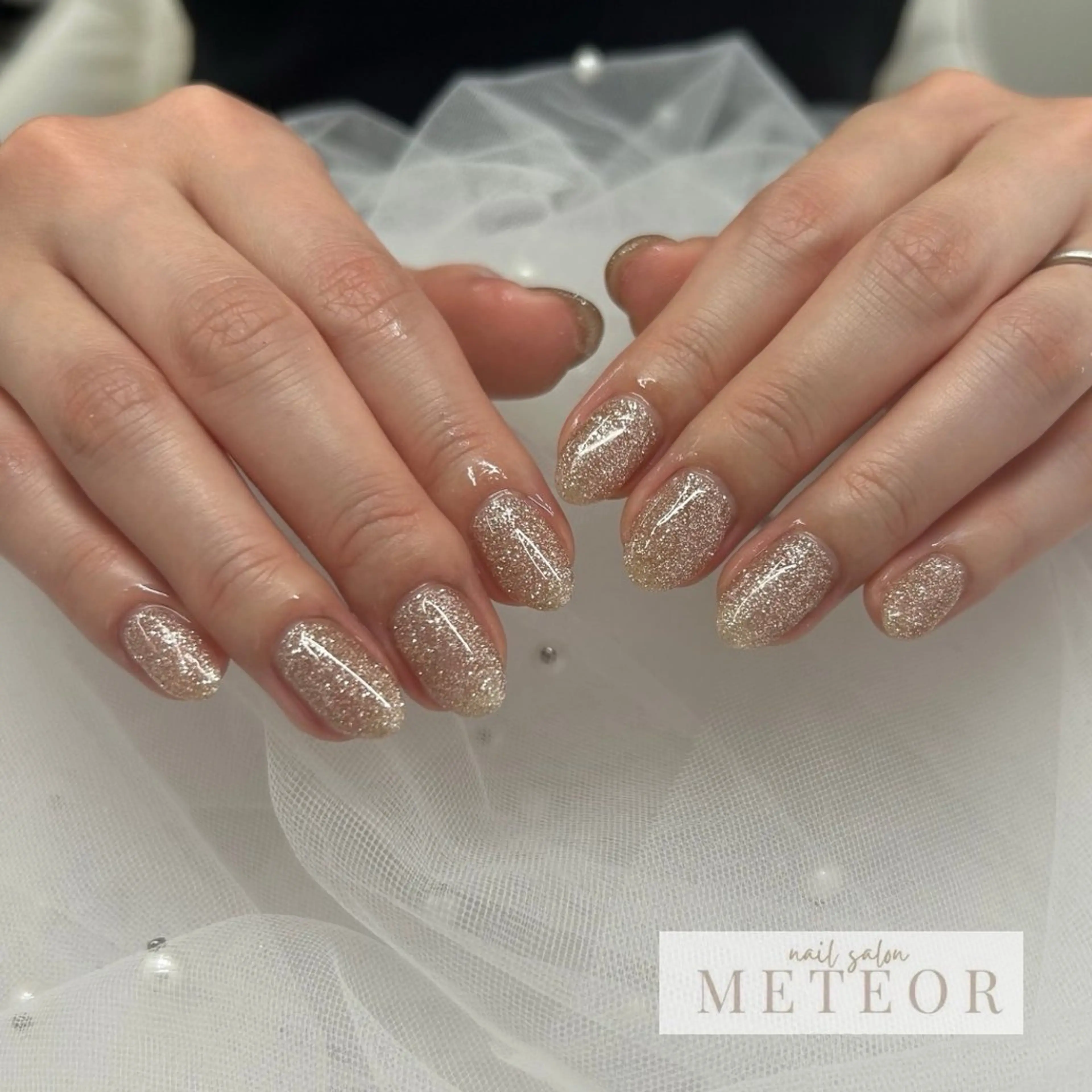 ネイル フラッシュネイル キラキラネイル シンプルネイル ワンホンネイル 冬ネイル ハンドネイル nailsalon meteor所属・METEOR💫 staffのネイルデザイン