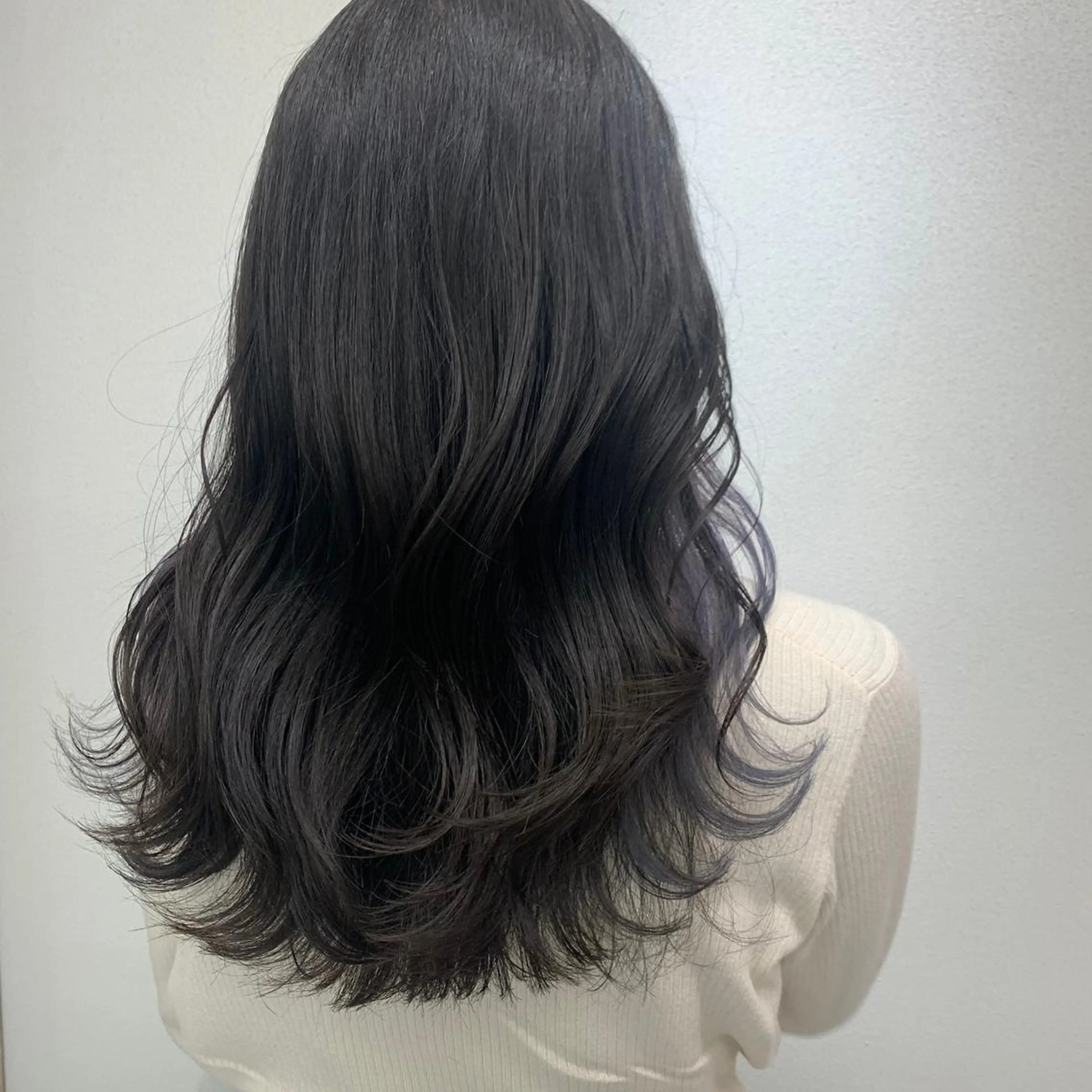 ロング カラー ヘアアレンジ グレージュ インナーカラー パープルカラー レイヤーカット L'me TOKYO by youres【エルメトーキョーバイユアーズ】所属・小倉 結衣のヘアスタイル