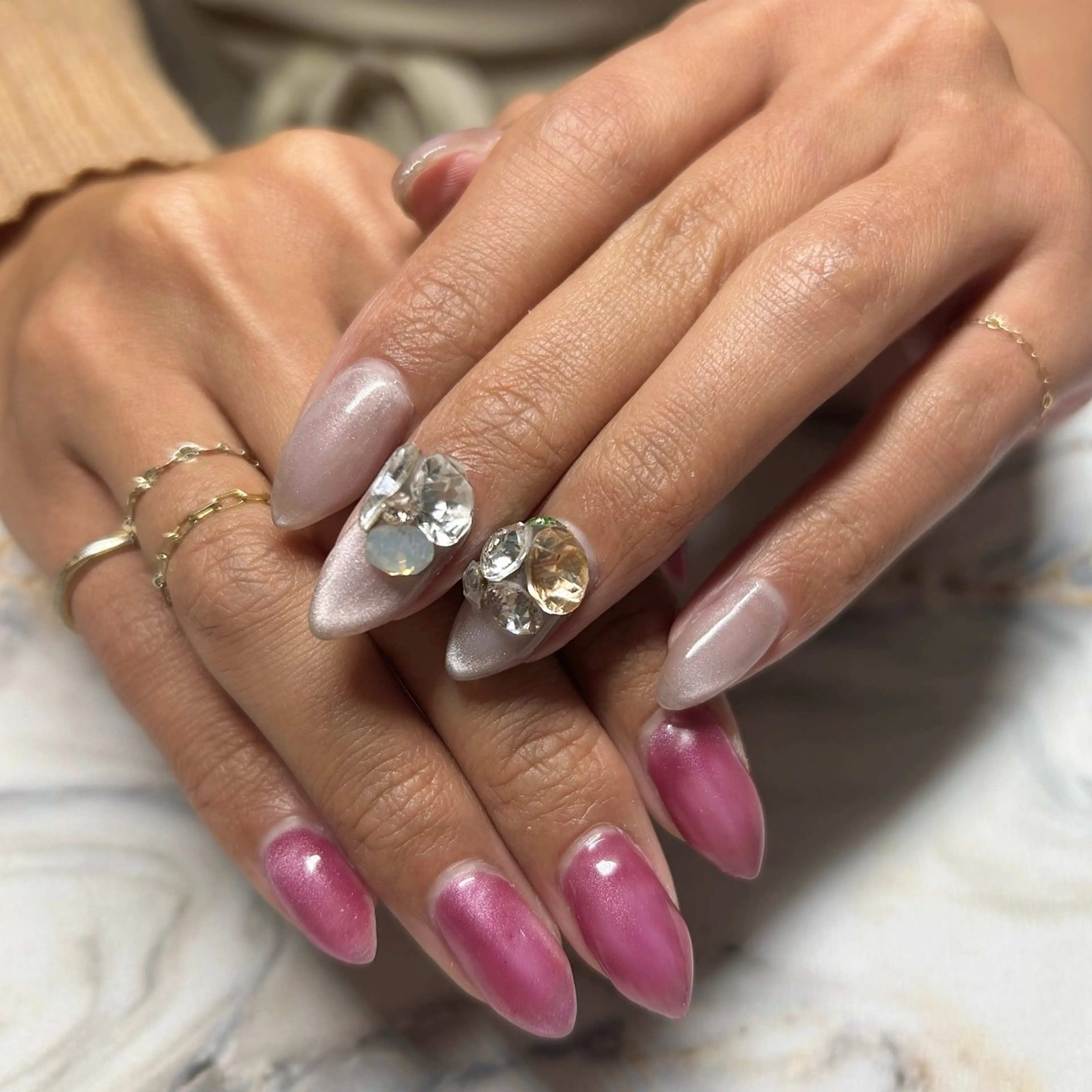 ネイル キラキラネイル マグネットネイル ピンク ストーンネイル Nail Stellaのネイルデザイン