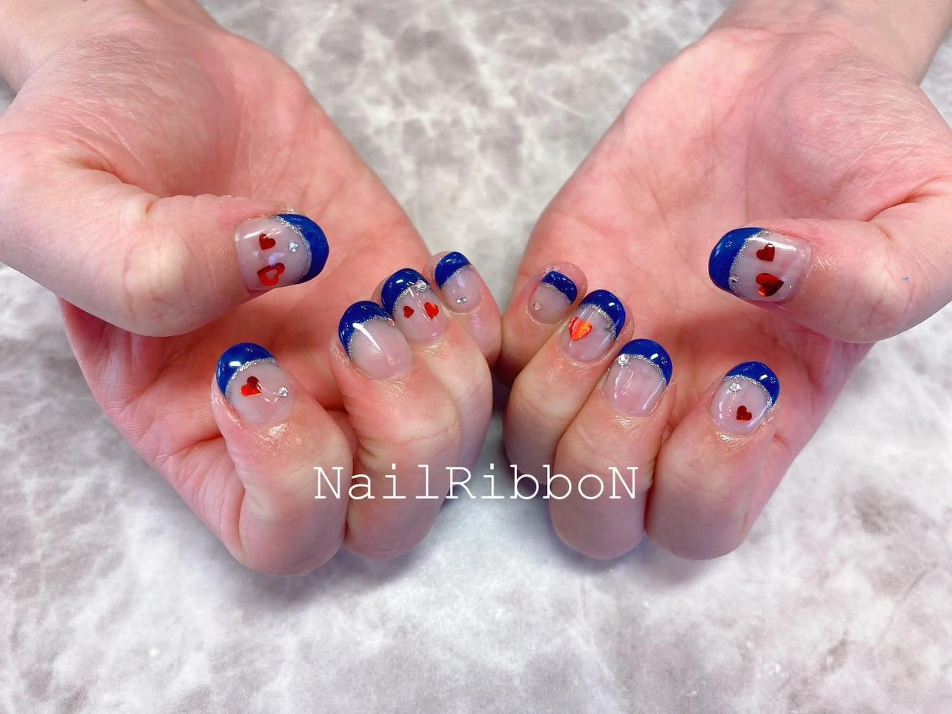 ネイル ネイルリボン 受付スタッフのネイルデザイン