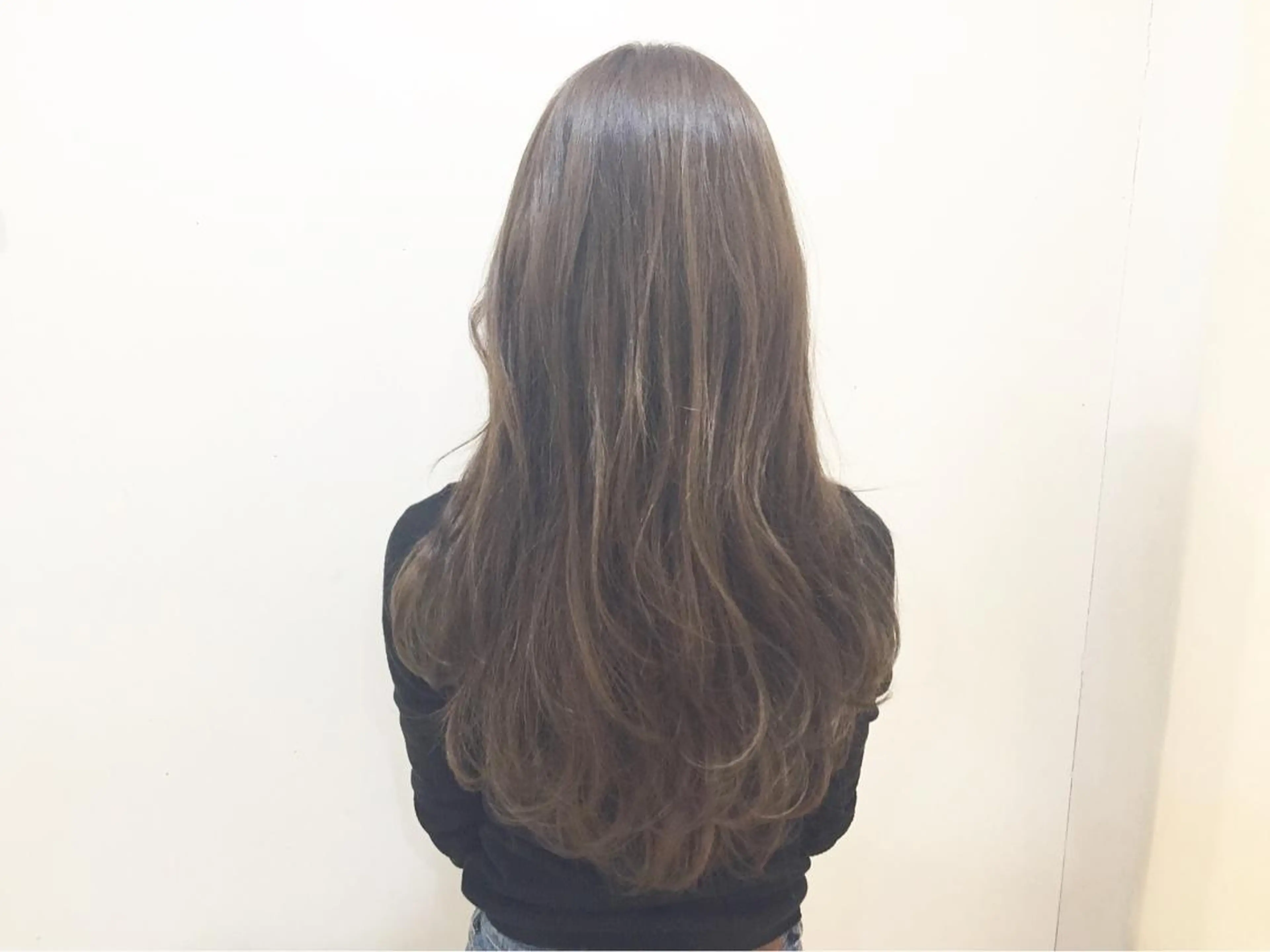 ロング カラー 服部 樹季のヘアスタイル