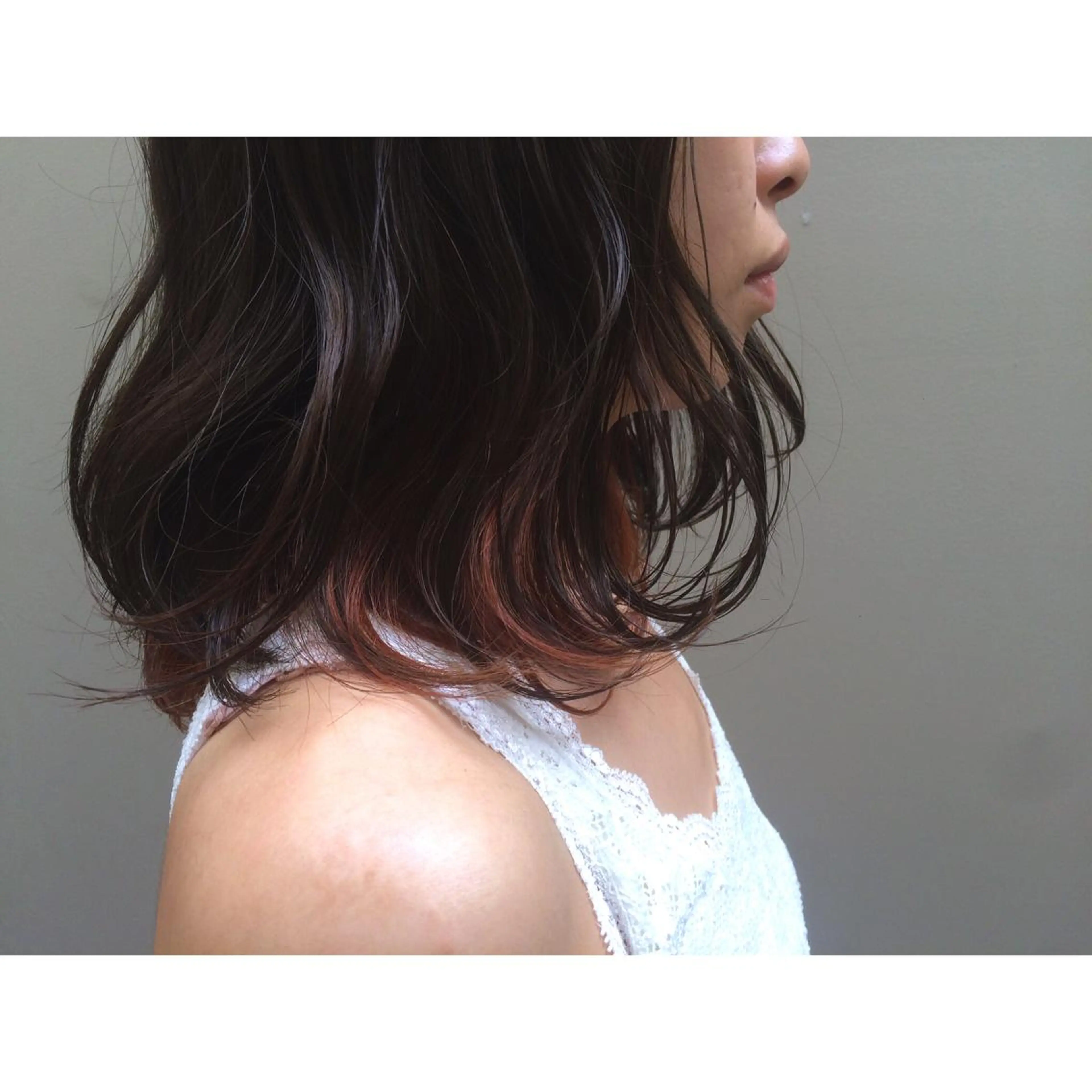 ミディアム セミロング カラー アッシュ ブリーチ イルミナカラー インナーカラー オリーブアッシュ 日々所属・谷 大地のヘアスタイル