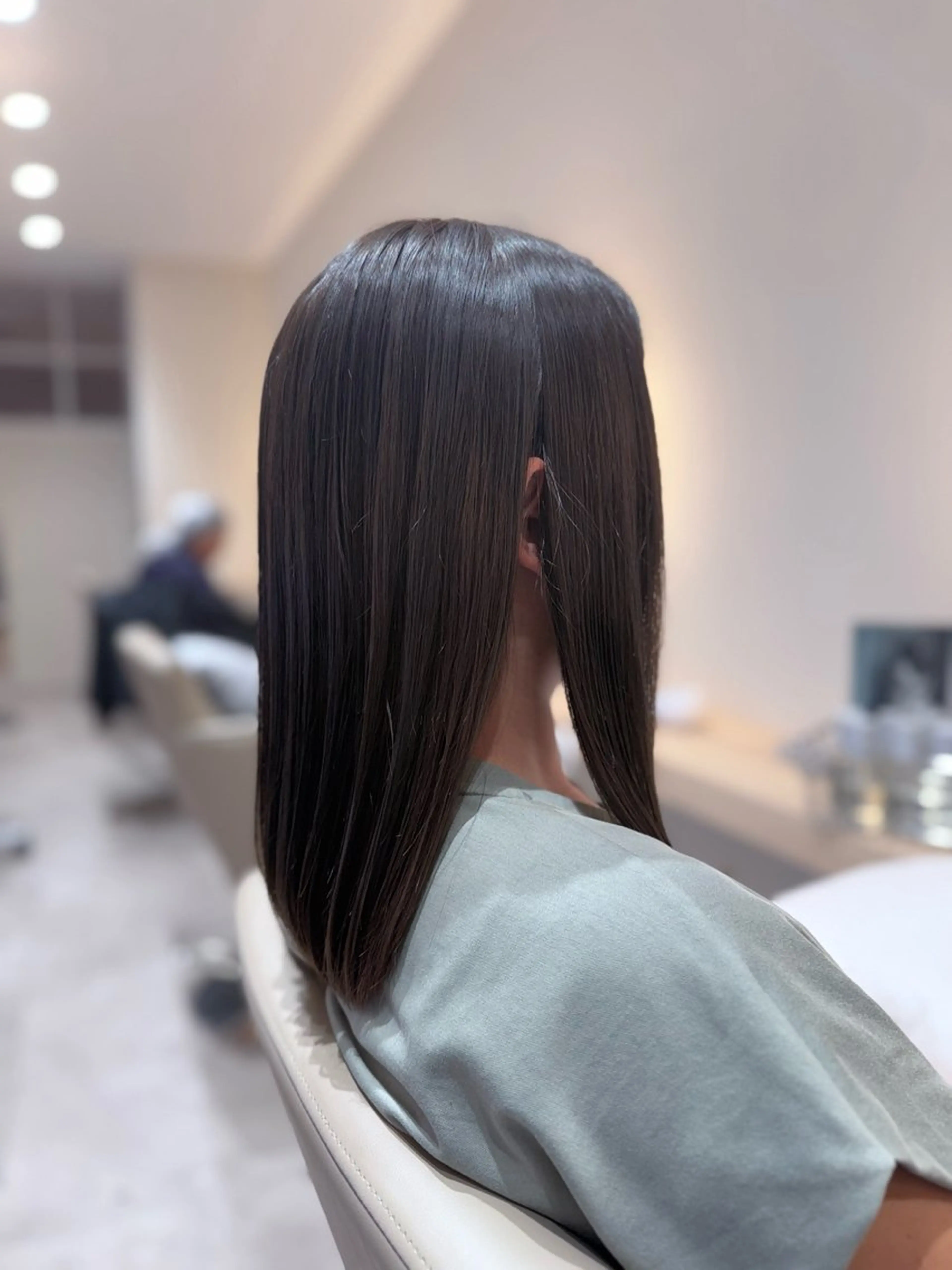 セミロング ヘアカラー TOMO ~ blanc ~のヘアスタイル