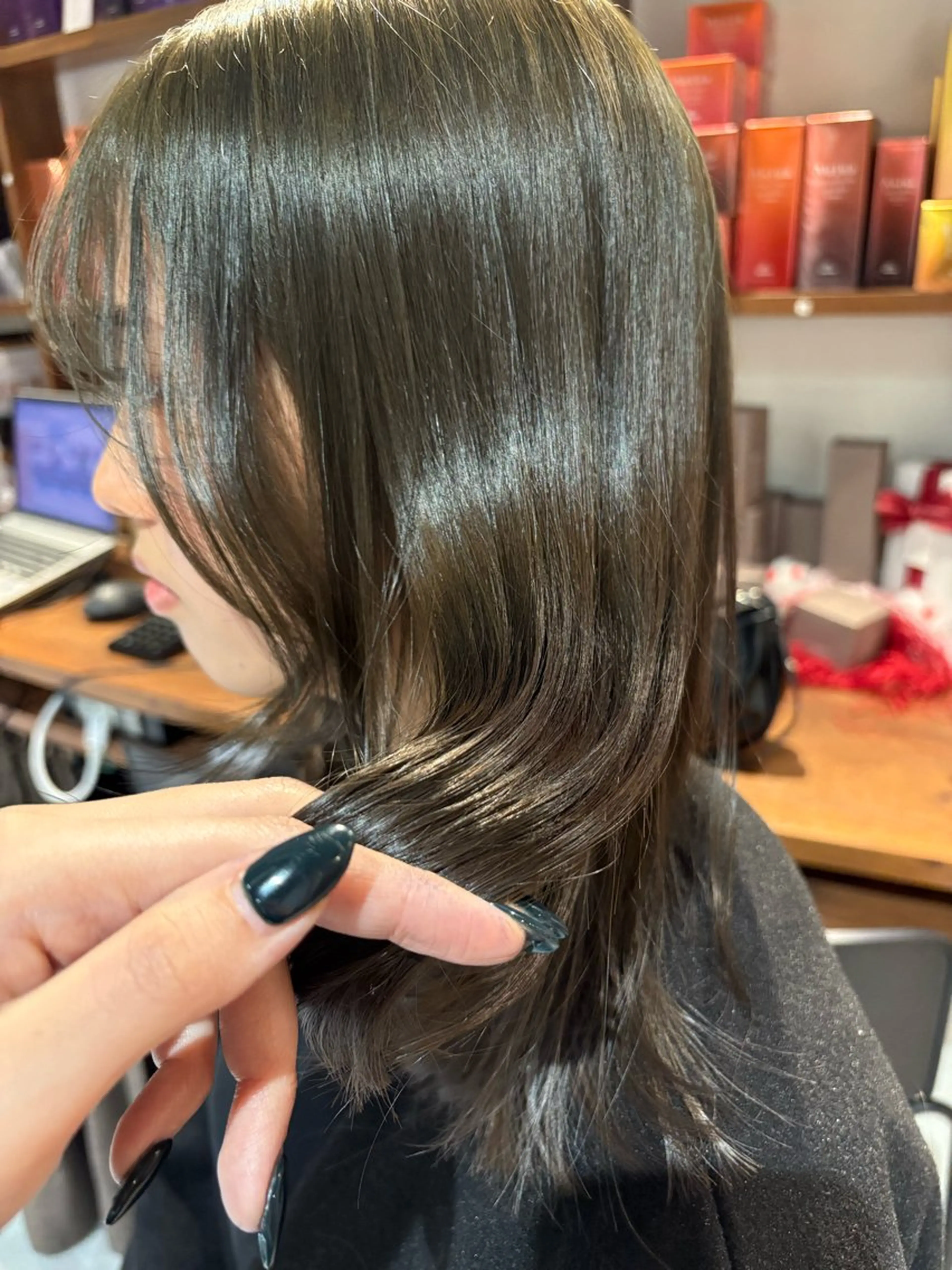 ミディアム カラー ブリーチ ブリーチなしカラー 海外レイヤー/赤み 消しカラー/上原聖奈のヘアスタイル