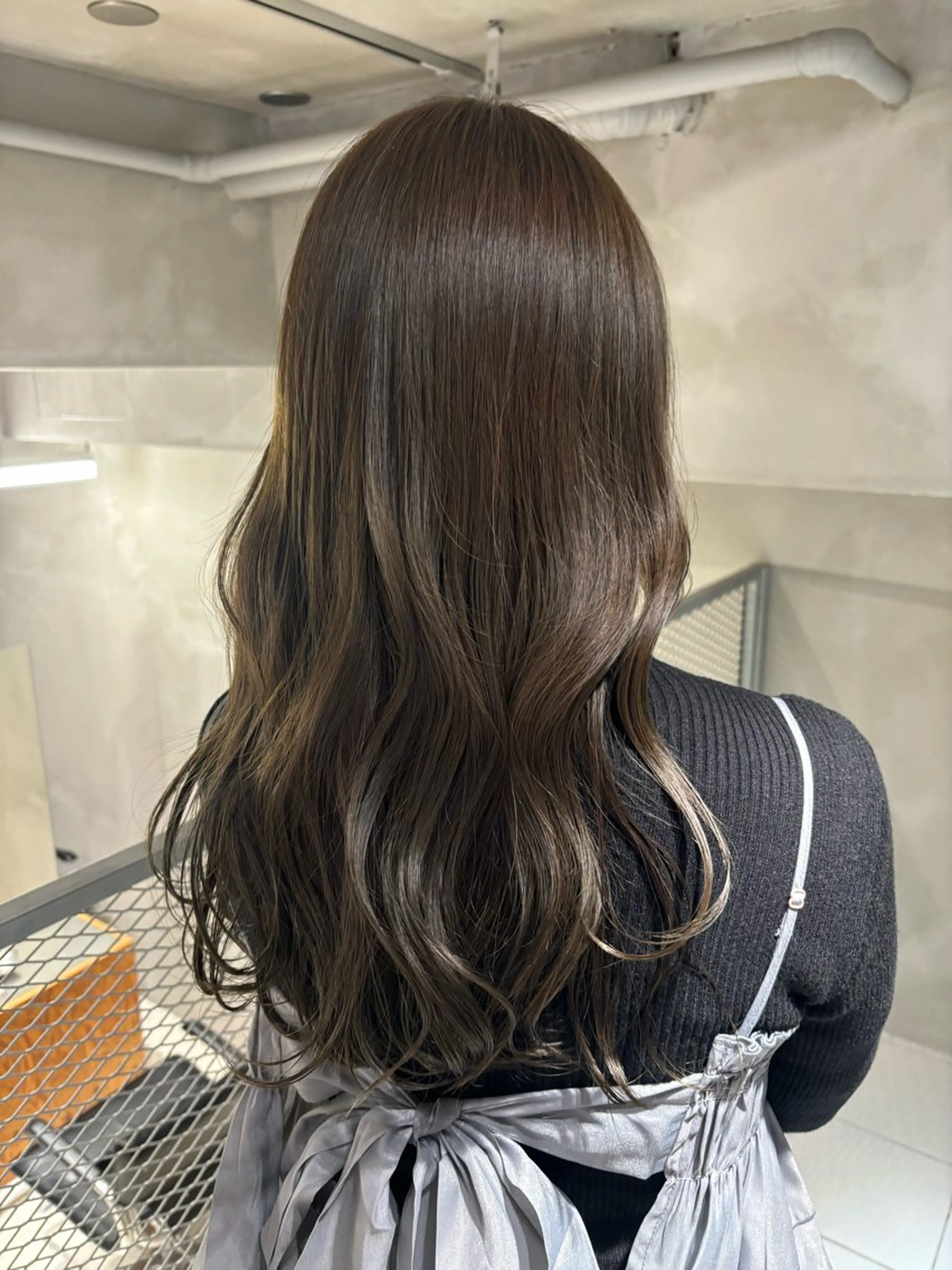 カラー ヘアカラー 🧸ミルクティー／ 顔周りレイヤー/ミクのヘアスタイル