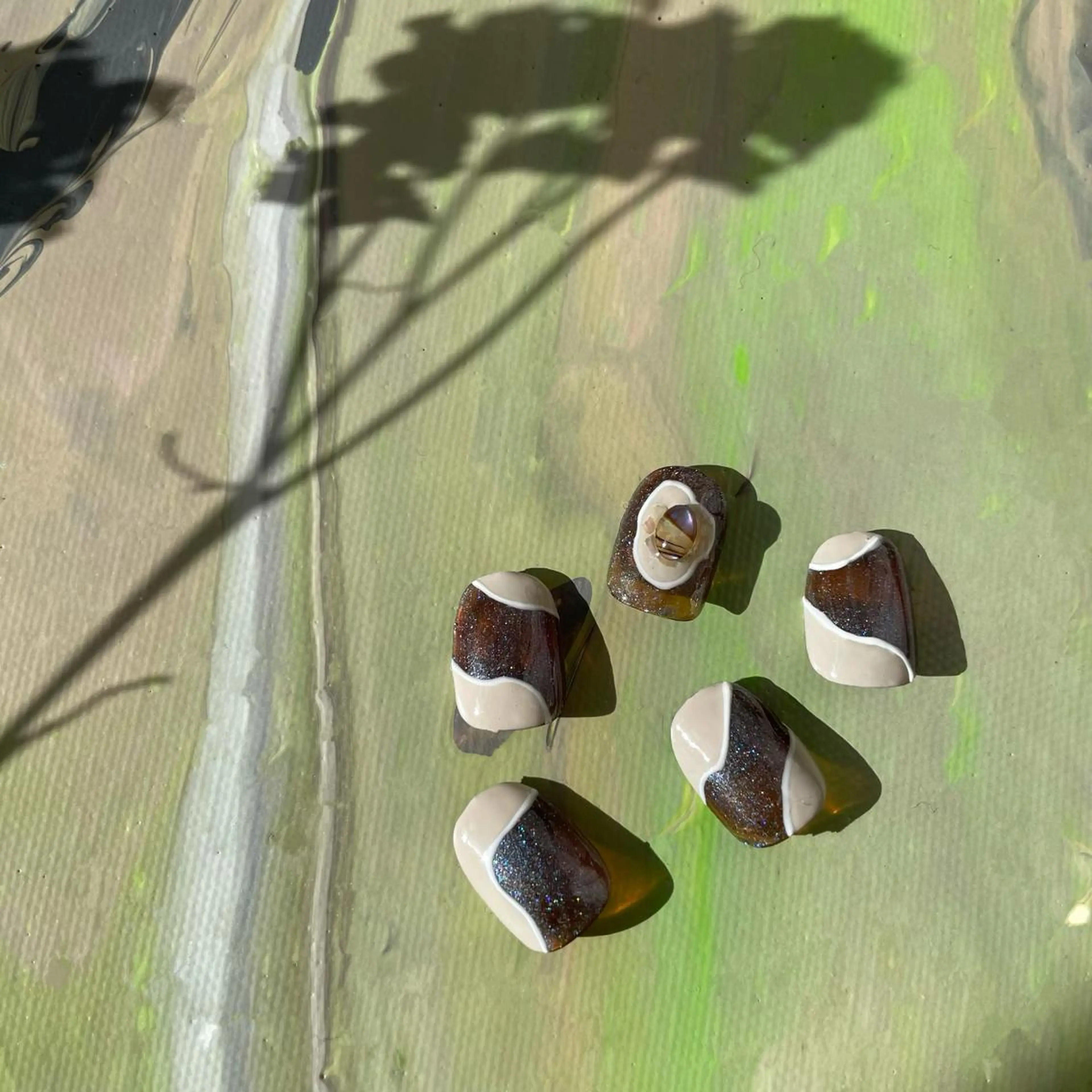 ネイル オーロラネイル 氷ネイル・うるうるネイル 韓国ネイル マグネットネイル ミラーネイル ハンドネイル VOLLMOND nailのネイルデザイン