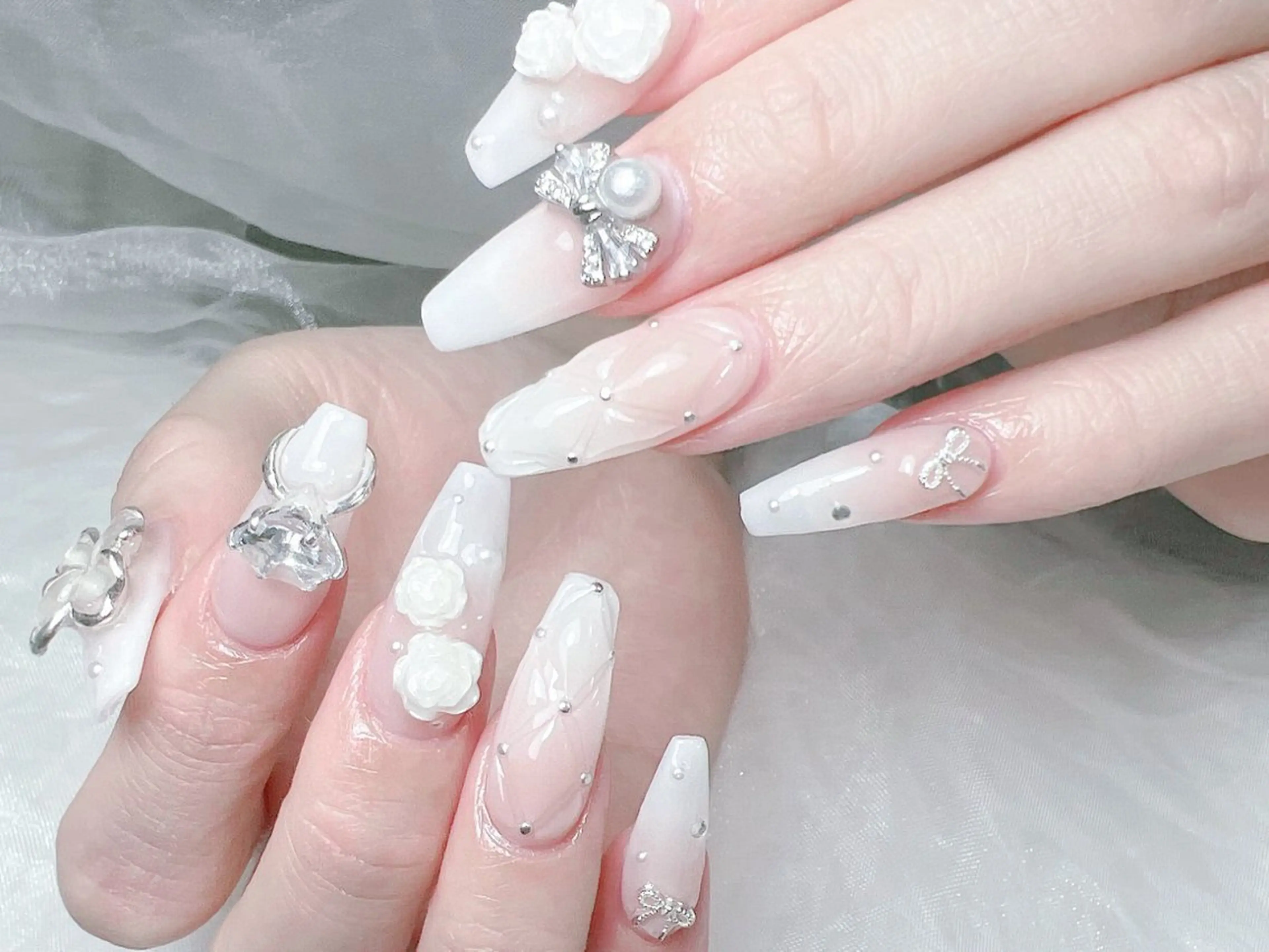 ネイル 成人式 ロングネイル マグネットネイル 大理石ネイル(マーブル) リボン ハンドネイル MoMoA Nail ネイル長さ出し専門店のネイルデザイン