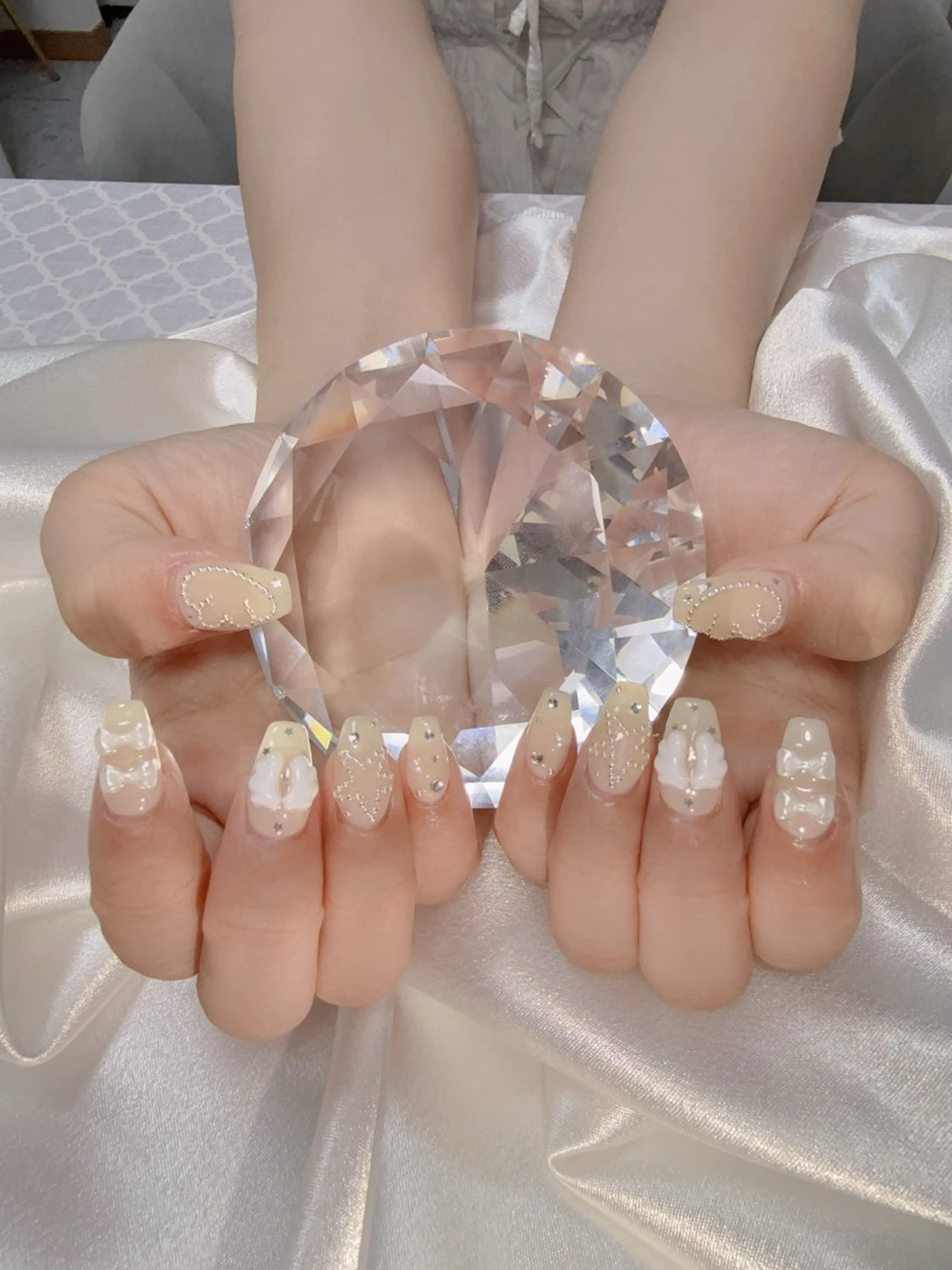 ネイル オーロラネイル ブルー チークネイル フットネイル フレンチネイル 西野 カナのネイルデザイン