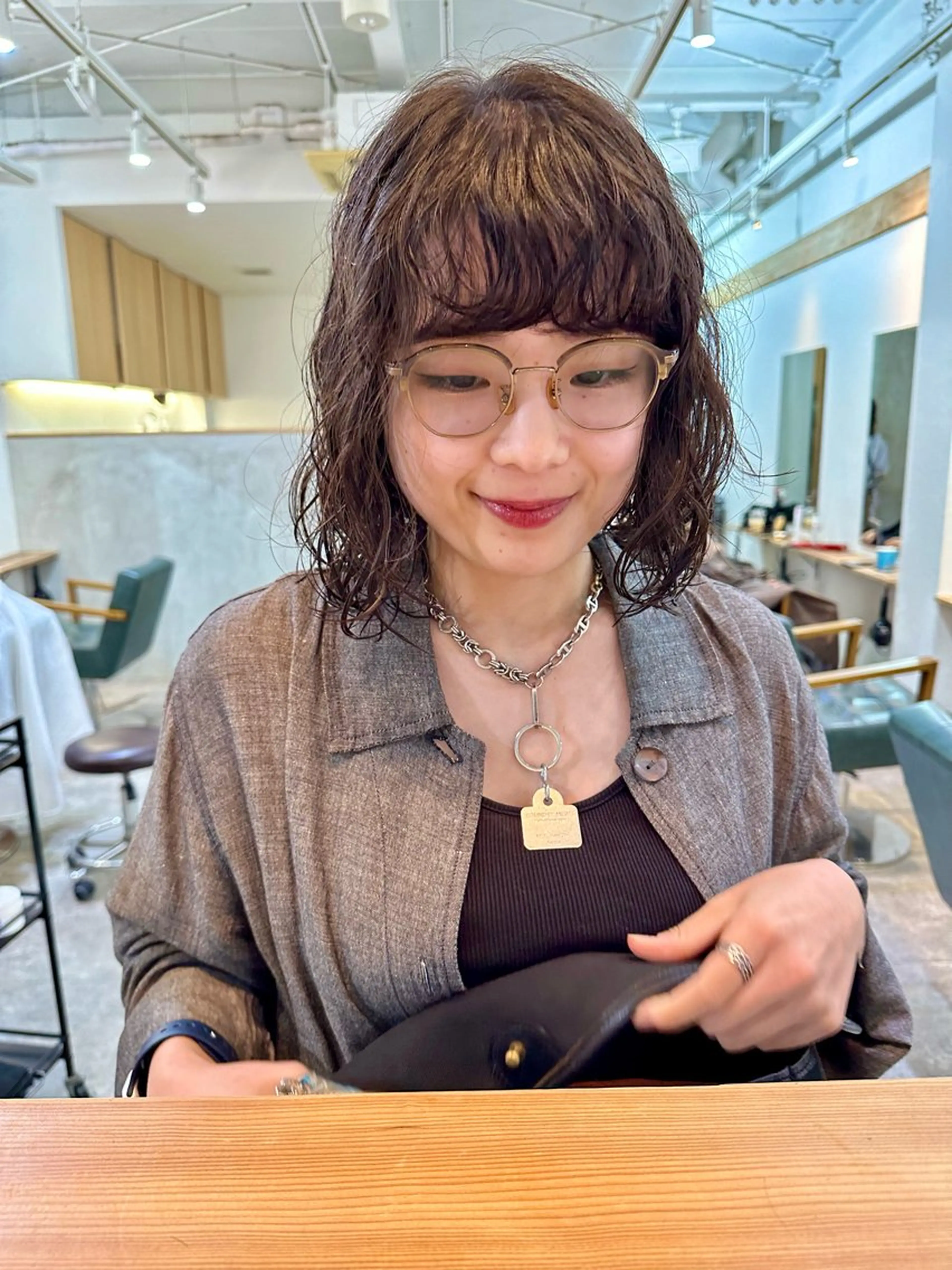 ショート カラー パーマ グレージュ オリーブグレージュ オリーブグレー 顔まわりレイヤー レイヤーカット カット ヘアカラー パーマ トリートメント パーマ/透明感カラー /ボブ/吉田一生のヘアスタイル