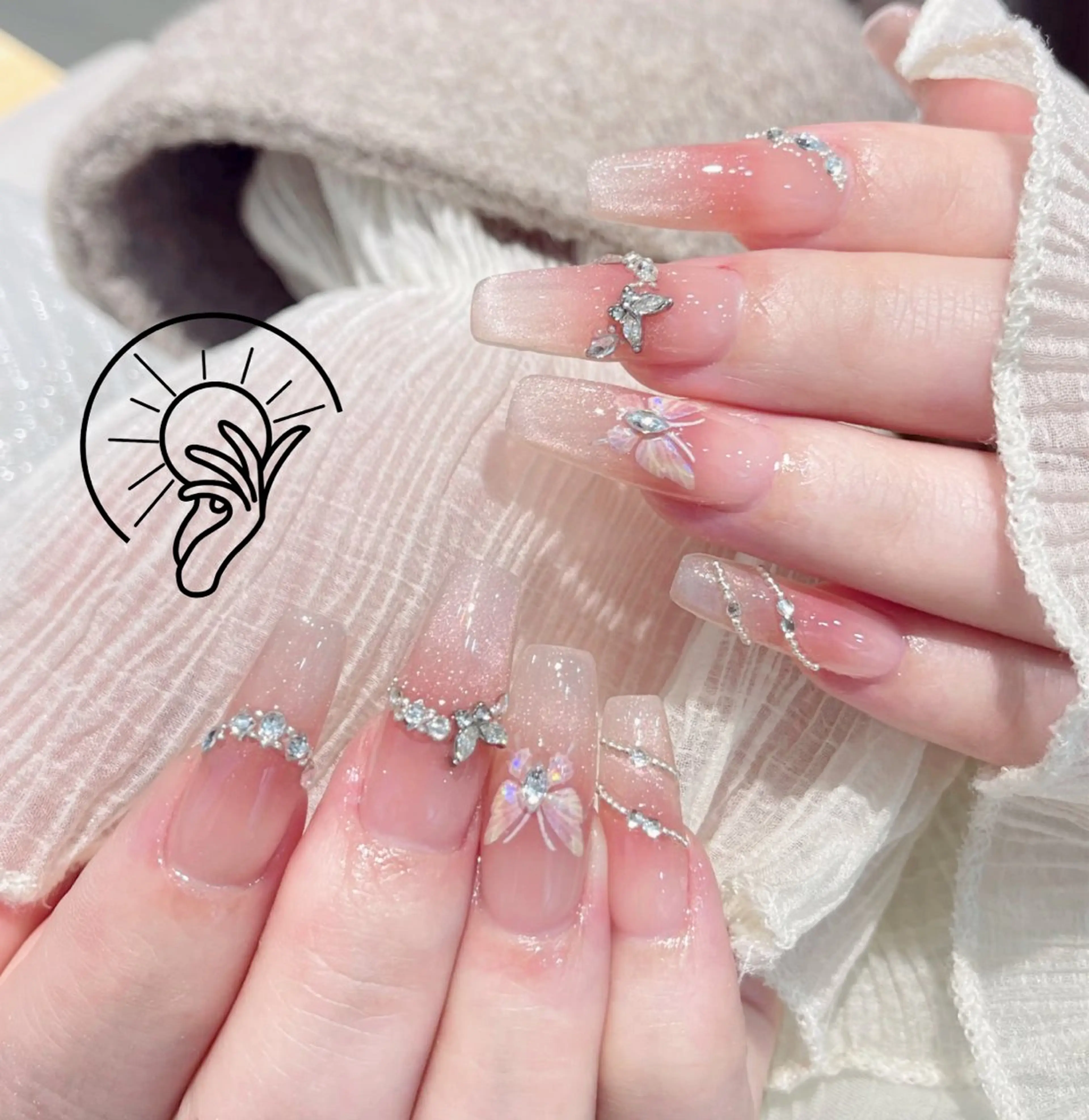 ネイル チークネイル 長さ出し フラワーネイル フレンチネイル ガーリー ハンドネイル ハンドケア Sun Nail 池袋のネイルデザイン
