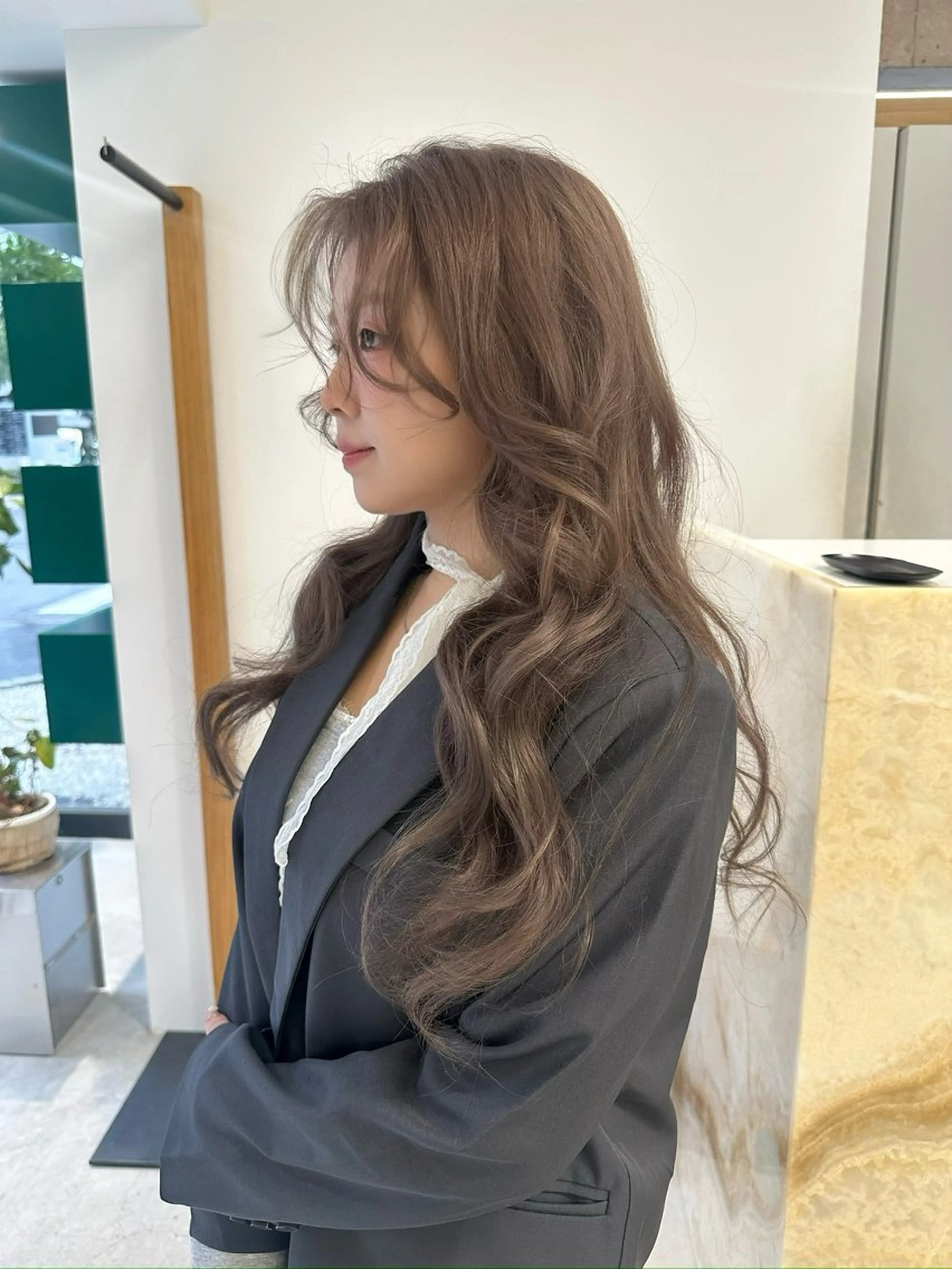 セミロング カラー ブリーチ ダブルカラー ブリーチなしカラー ヘアカラー トリートメント M所属・ハイトーン/透け感 カラー🎀真香のヘアスタイル