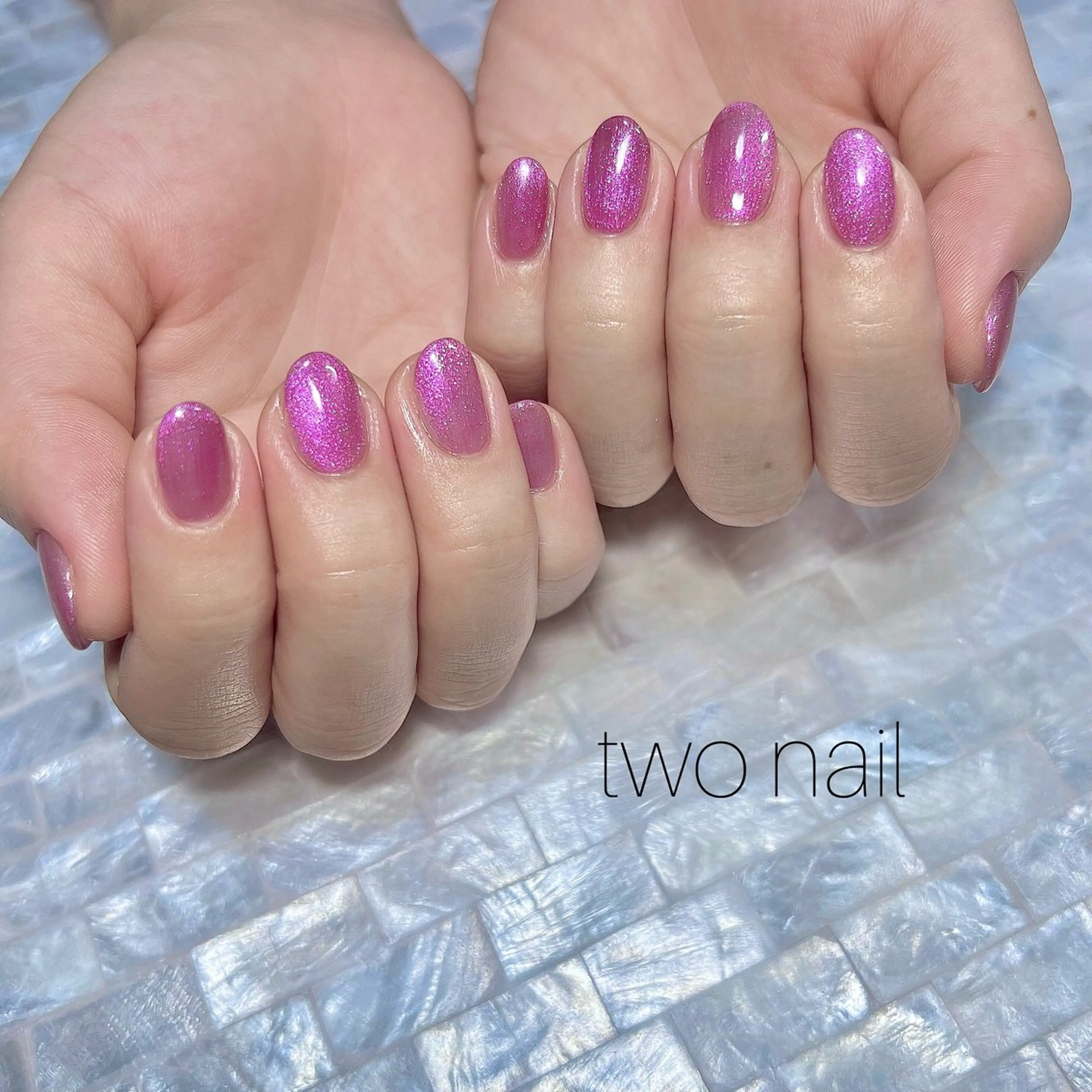 ネイル キラキラネイル マグネットネイル ネイルチップ ホワイト ハンドネイル two nailのネイルデザイン