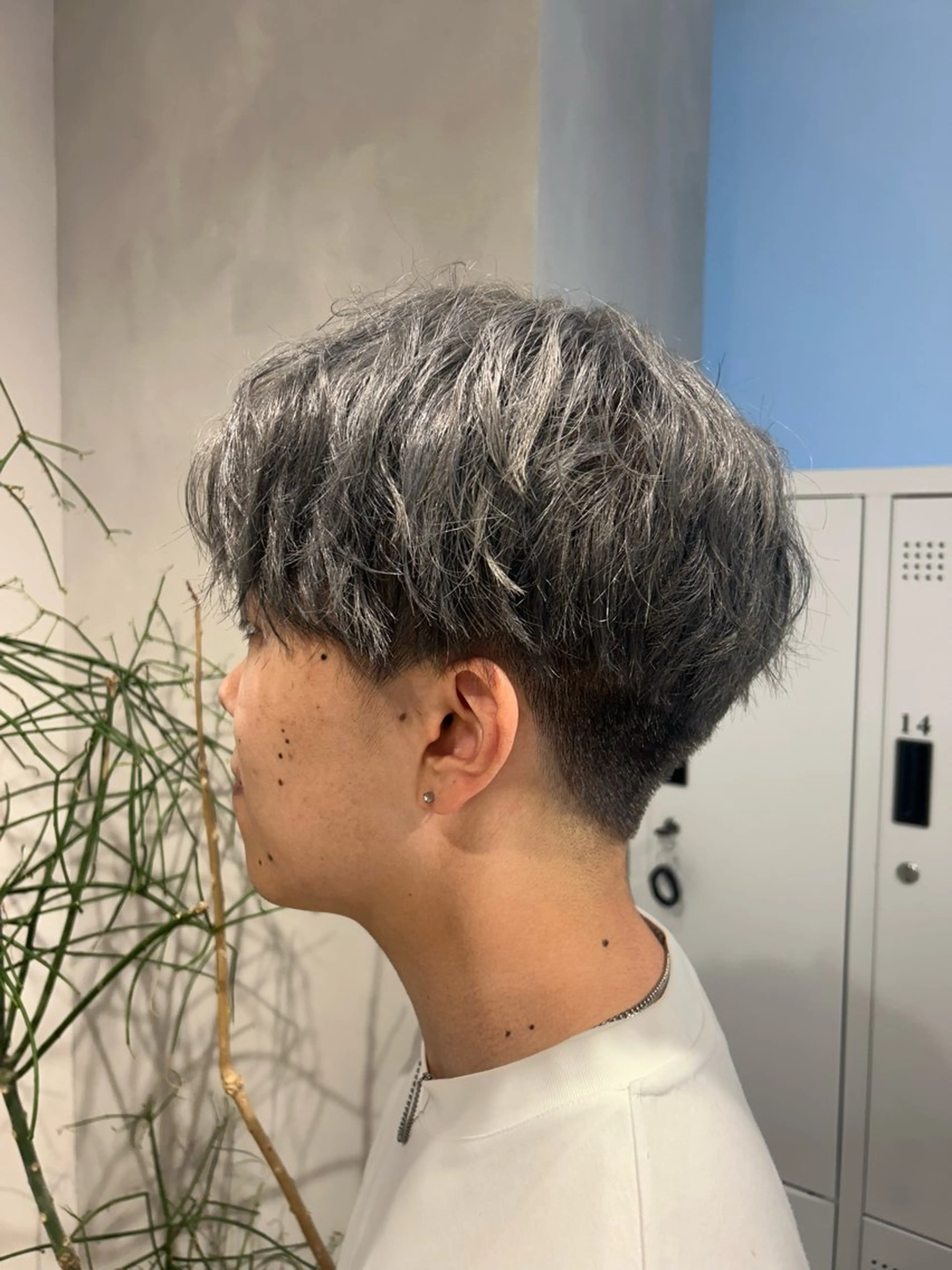 ショート カラー メンズ センターパート シルバー カット ヘアカラー トリートメント ピンク/ベージュ /似合わせ/田島百華のヘアスタイル