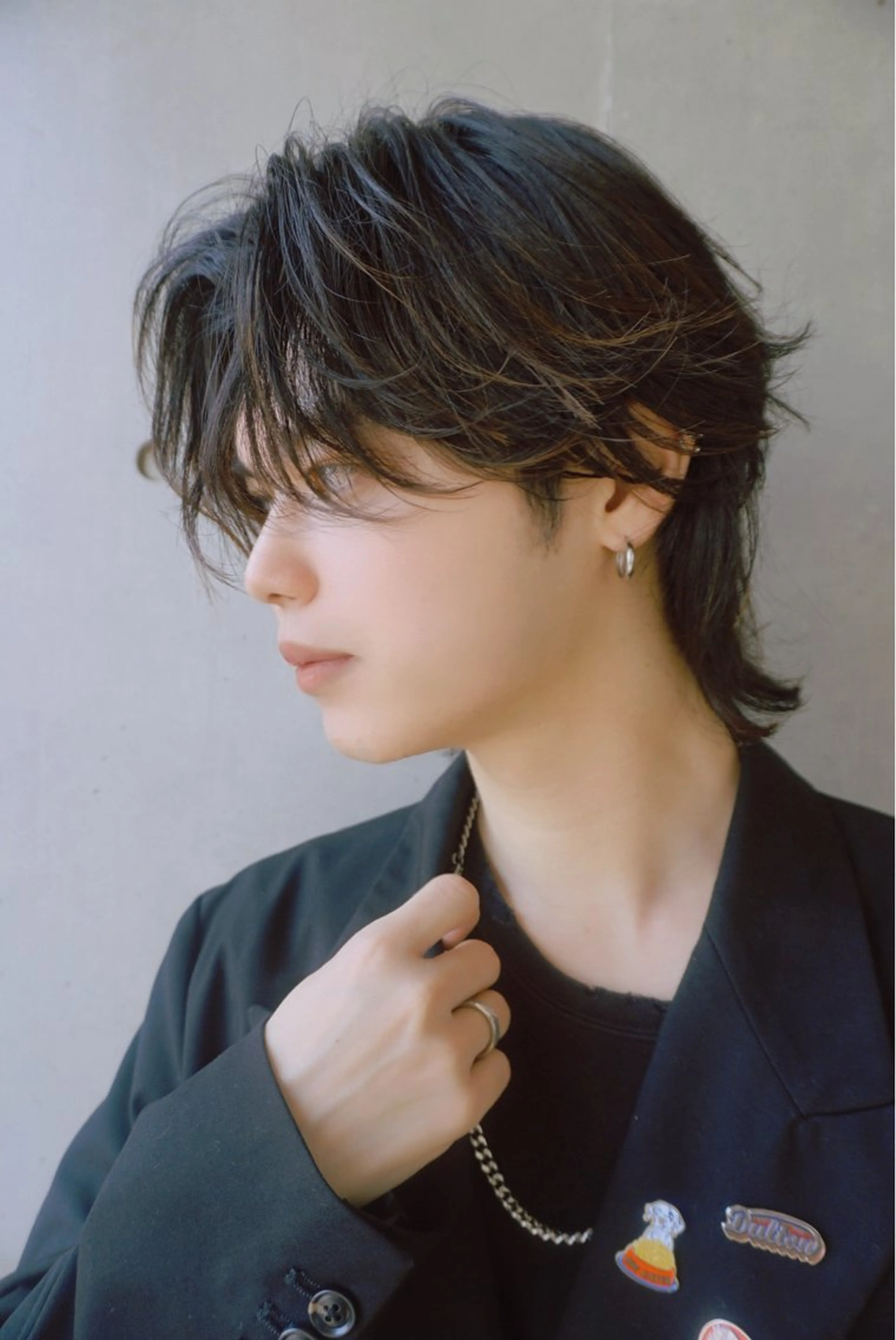 ミディアム パーマ メンズ ミディアムパーマ センターパート フェザーパーマ メンズパーマ RIKI/ 曲がる縮毛矯正のヘアスタイル